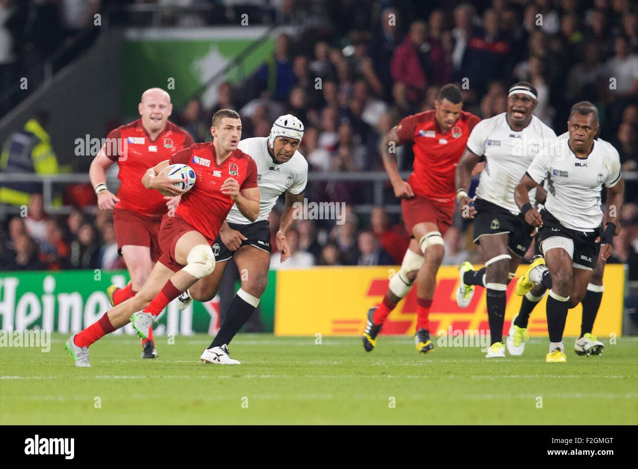 Twickenham, London, UK. 18. Sep, 2015. Rugby World Cup. England gegen Fidschi. England-Flügel Jonny bricht Mai ins Freiland. Bildnachweis: Aktion Plus Sport/Alamy Live-Nachrichten Stockfoto