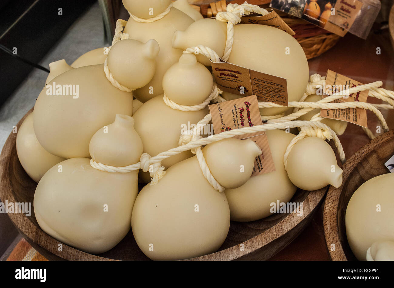 Italien-Piemont-BH 18. September 2015 die Messe "Käse"-Caciocavallo Podolico del Gargano (Apulien) Slow Food Presidio Stockfoto