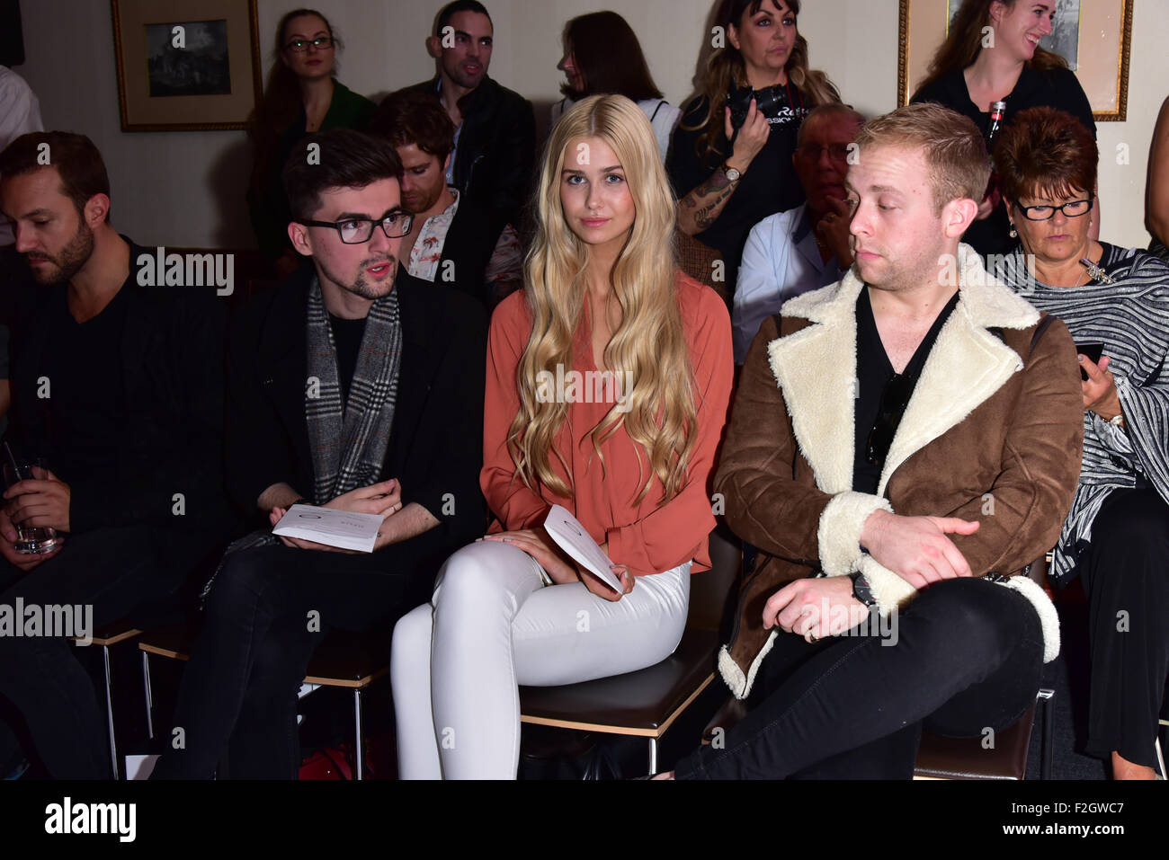 London, UK. 18. September 2015. Becky Dejong ist eine besucht die Gemma Oaten Laufsteg debütieren die aktuelle Kollektion von Kolchagov und Barba mit einer Modenschau im Melia White House, London. Foto von siehe Li / Alamy Live News Stockfoto