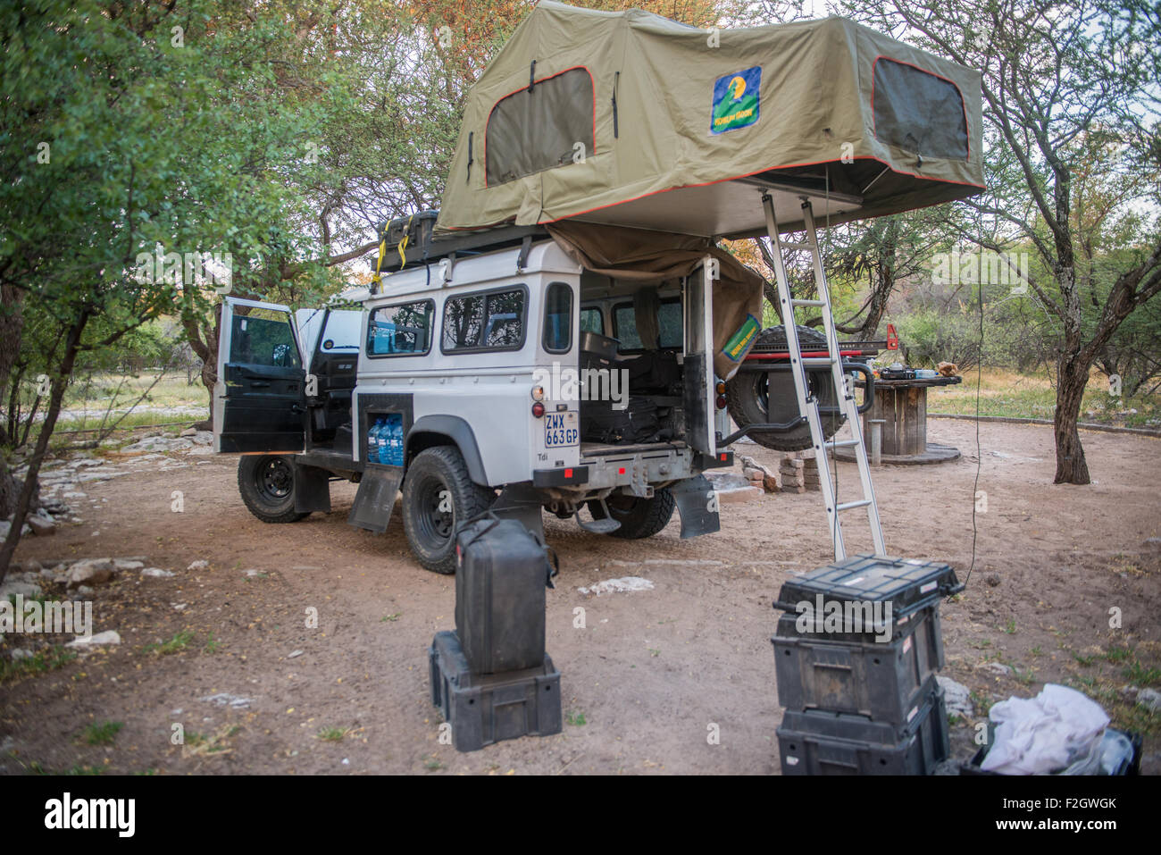 Camping-Setup auf Land Rover in Botswana, Afrika Stockfoto