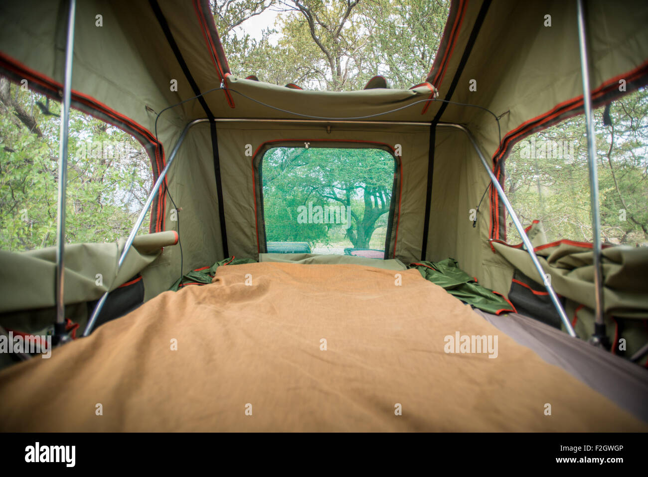 Camping-Setup auf Land Rover in Botswana, Afrika Stockfoto