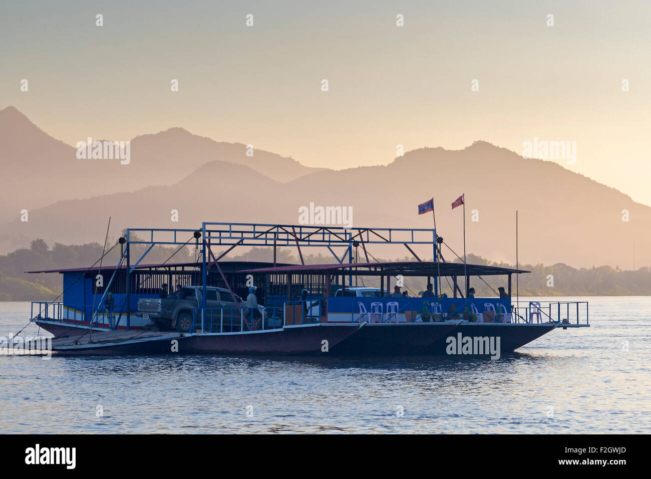 Fähre auf Mekong Fluss, Luang Prebang, Laos Stockfoto