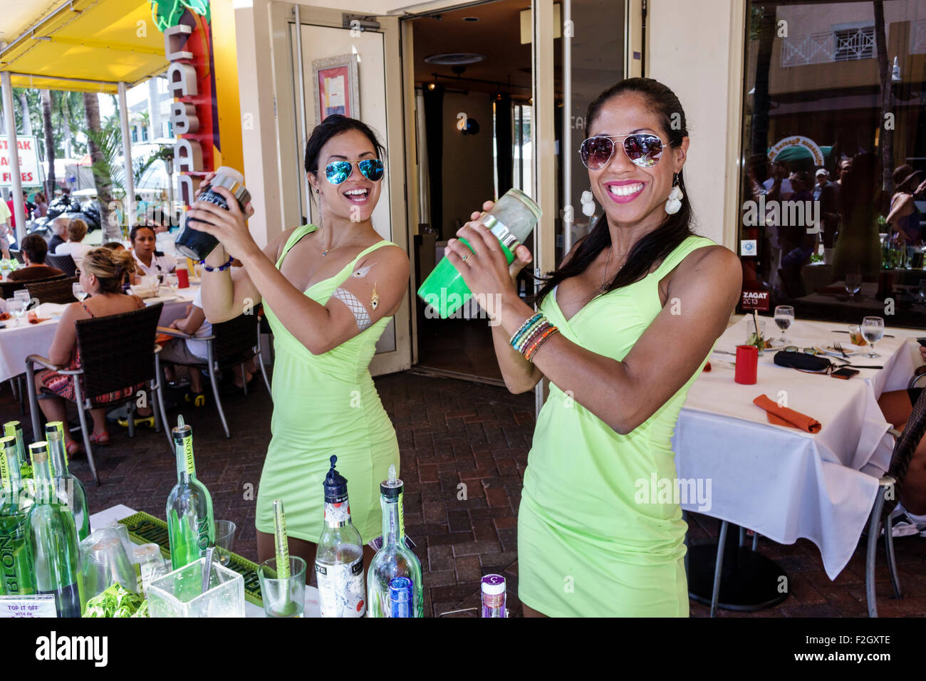 Delray Beach Florida, East Atlantic Avenue, Cabana El Rey, Restaurant Restaurants Essen Essen Café Cafés, hispanische Frau weibliche Frauen, Arbeitskraft Stockfoto