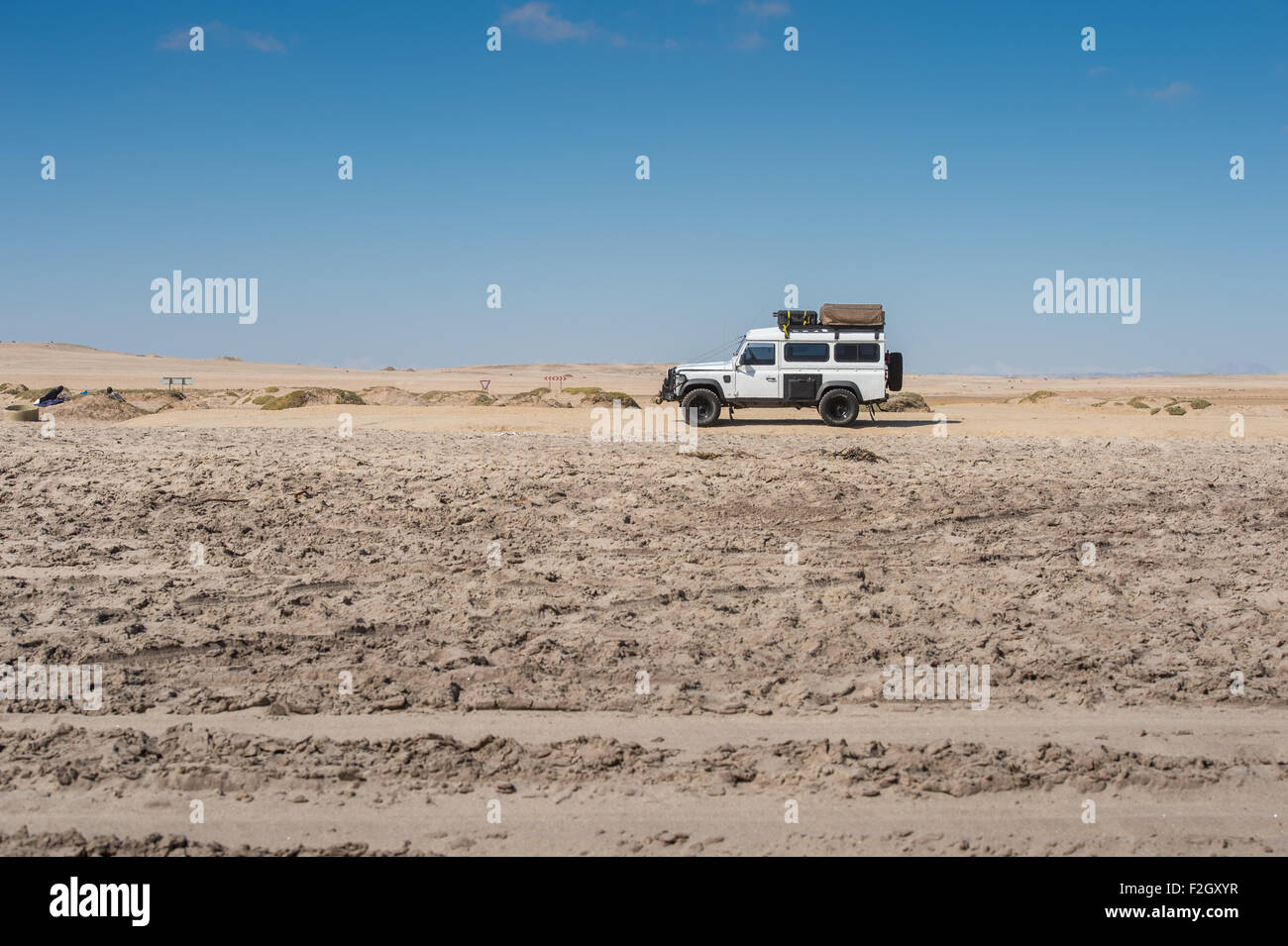 Parken am Strand an der Skelettküste in Namibia, Afrika Stockfoto