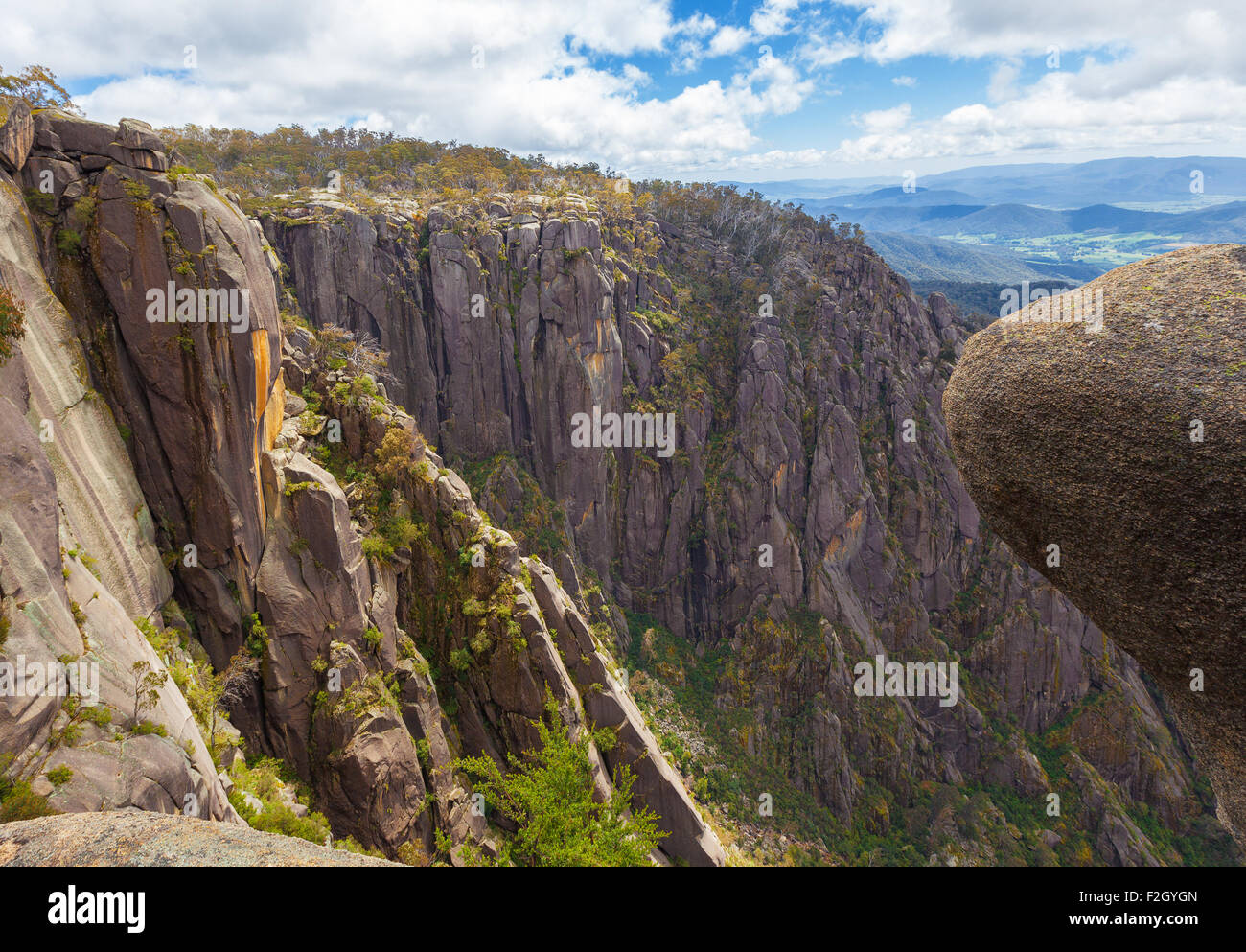 Hohe Klippen und Felsen im Mt Buffalo National Park, Victoria, Australien Stockfoto