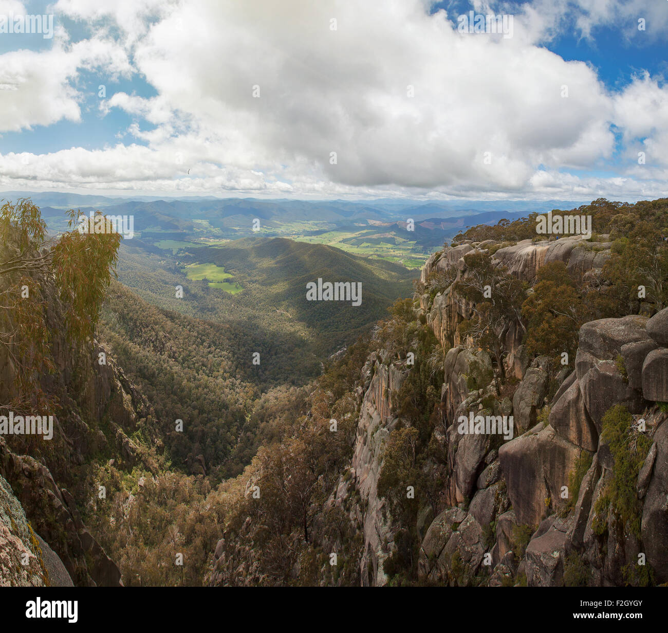 Landschaft und Alpen-Blick vom Mount Buffalo National Park - The Gorge Lookout Stockfoto