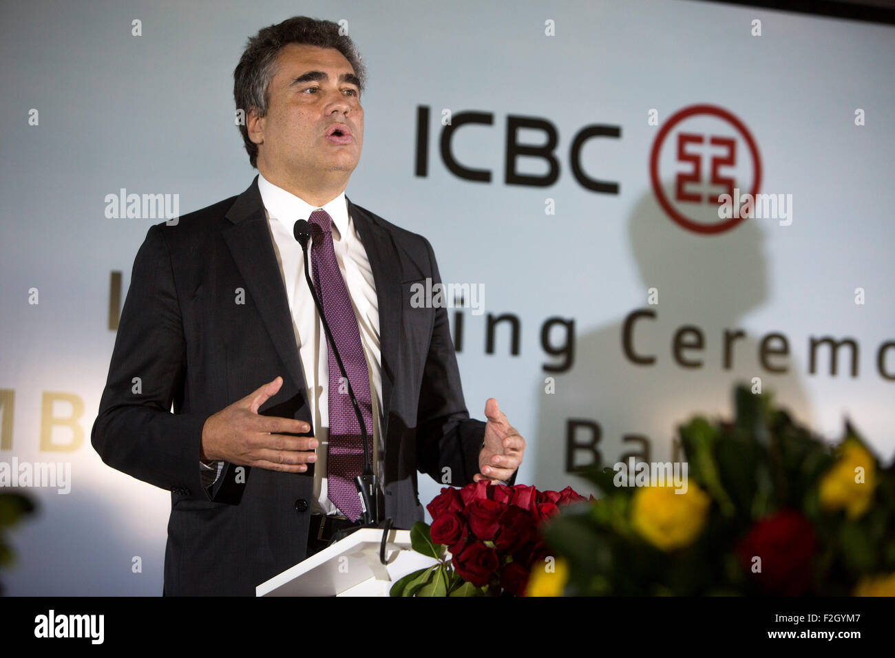 Buenos Aires, Argentinien. 18. Sep, 2015. Alejandro Vanoli, Präsident der Zentralbank der Republik Argentinien, hält eine Rede während der Bezeichnung Zeremonie von der Industrial and Commercial Bank of China (ICBC) als clearing-Bank in Argentinien in den zentralen Sitz der Bank in der Stadt Buenos Aires, Argentinien, am 18. September 2015 Yuan. Chinas Zentralbank am Freitag berechtigt die Industrie- und Commercial Bank of China (ICBC) Renminbi Geschäft in Argentinien zu löschen. © Martin Zabala/Xinhua/Alamy Live-Nachrichten Stockfoto