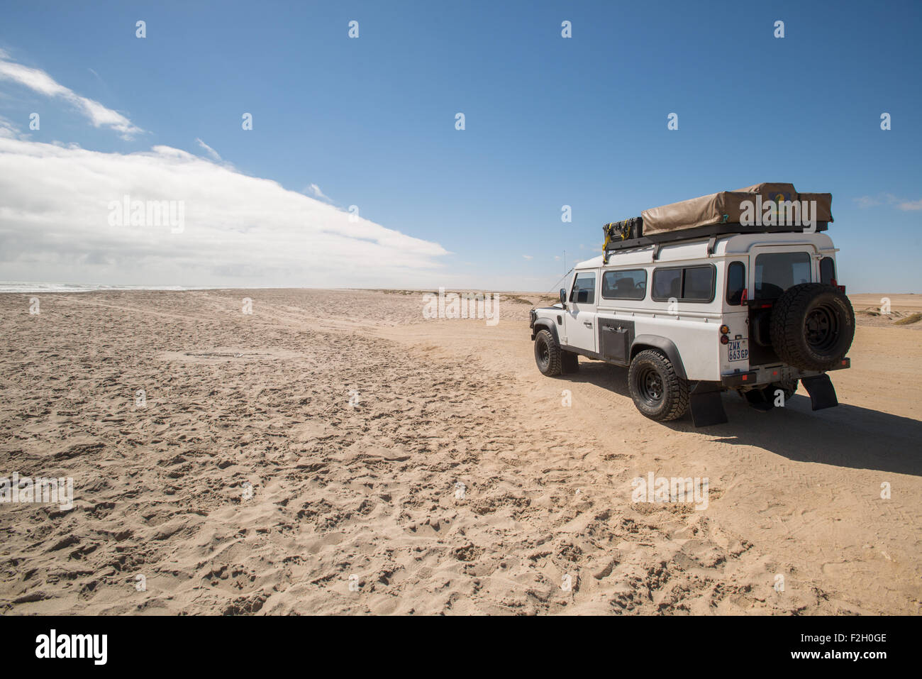 Parken am Strand an der Skelettküste in Namibia, Afrika Stockfoto