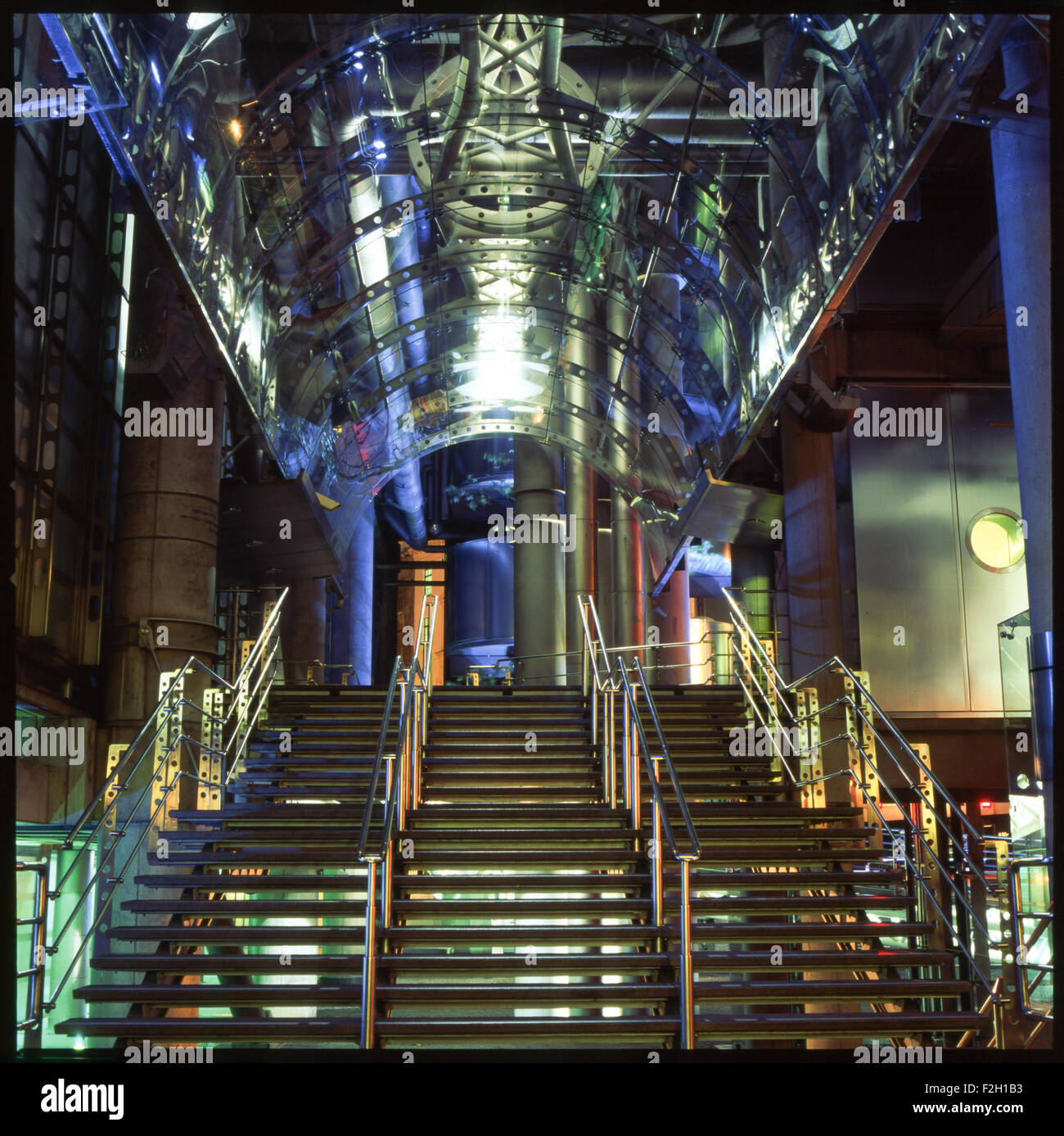 Eingang zur Lloyds Bank in 1 Lime Street, London.  Es wurde 1986 gebaut und entworfen von Richard Rogers Stockfoto