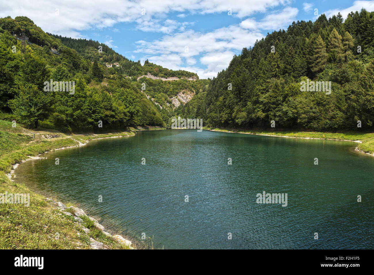 Landschaft des Lake Bior in der Nähe des Dorfes Molveno, Dolomiten von Brenta - Trentino, Italien Stockfoto