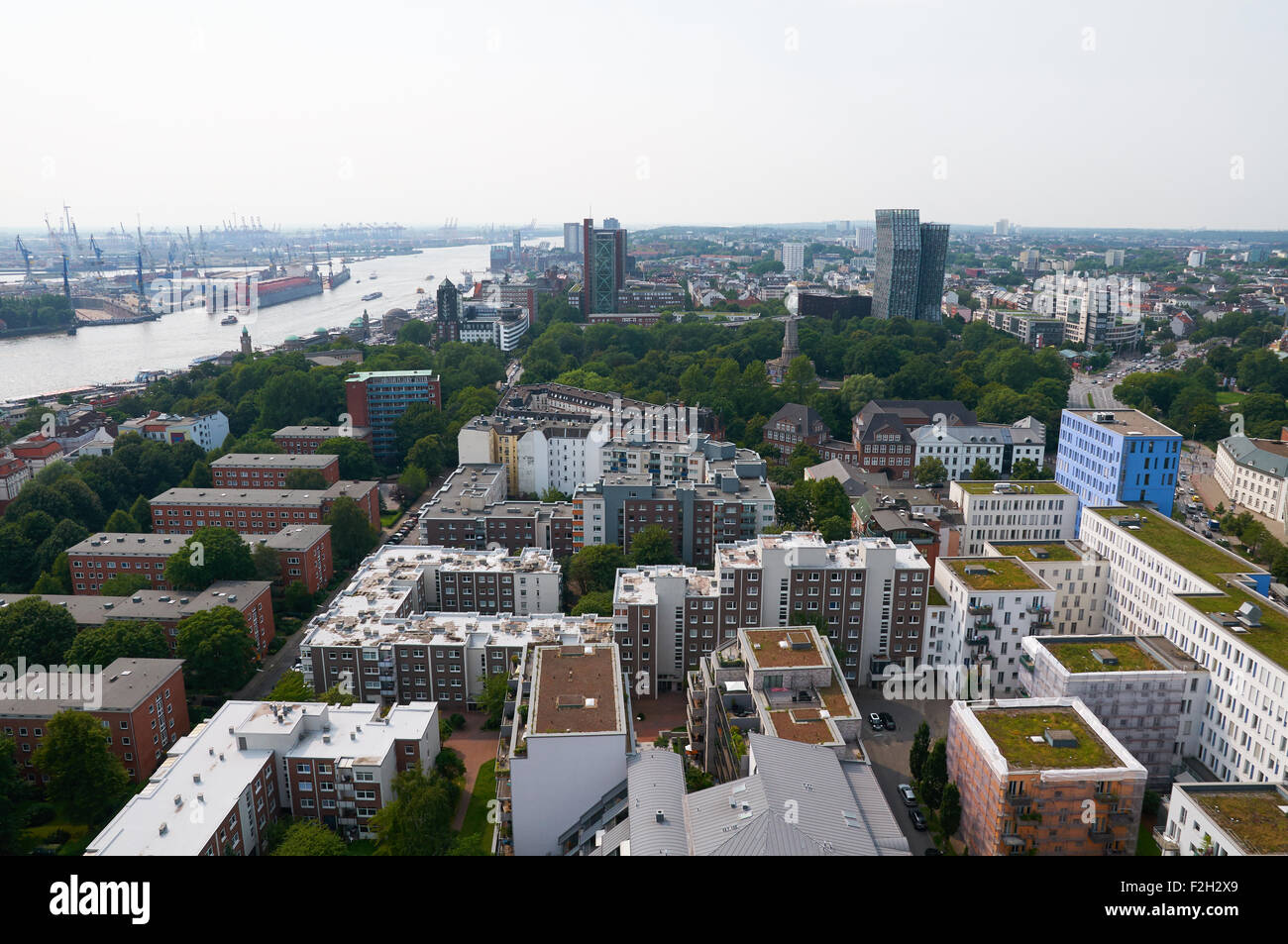 HAMBURG, Deutschland - 14. August 2015: Luftaufnahme auf Hamburg vom St.-Michaels Kirche, ist die zweitgrößte Stadt in Deutschland Stockfoto