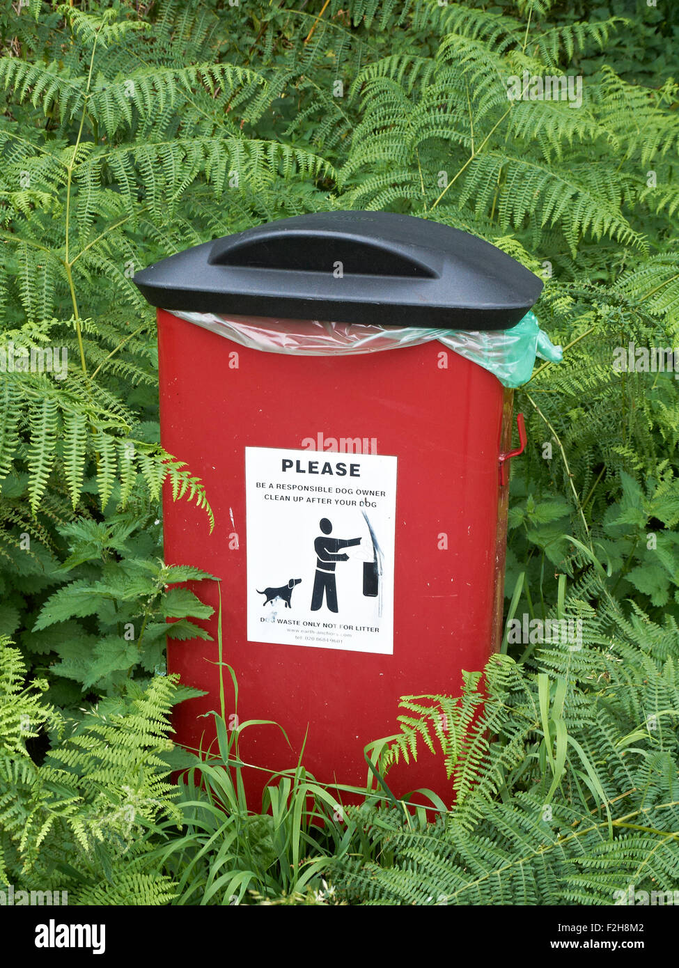 Hund Abfallbehälter auf Land UK Stockfoto