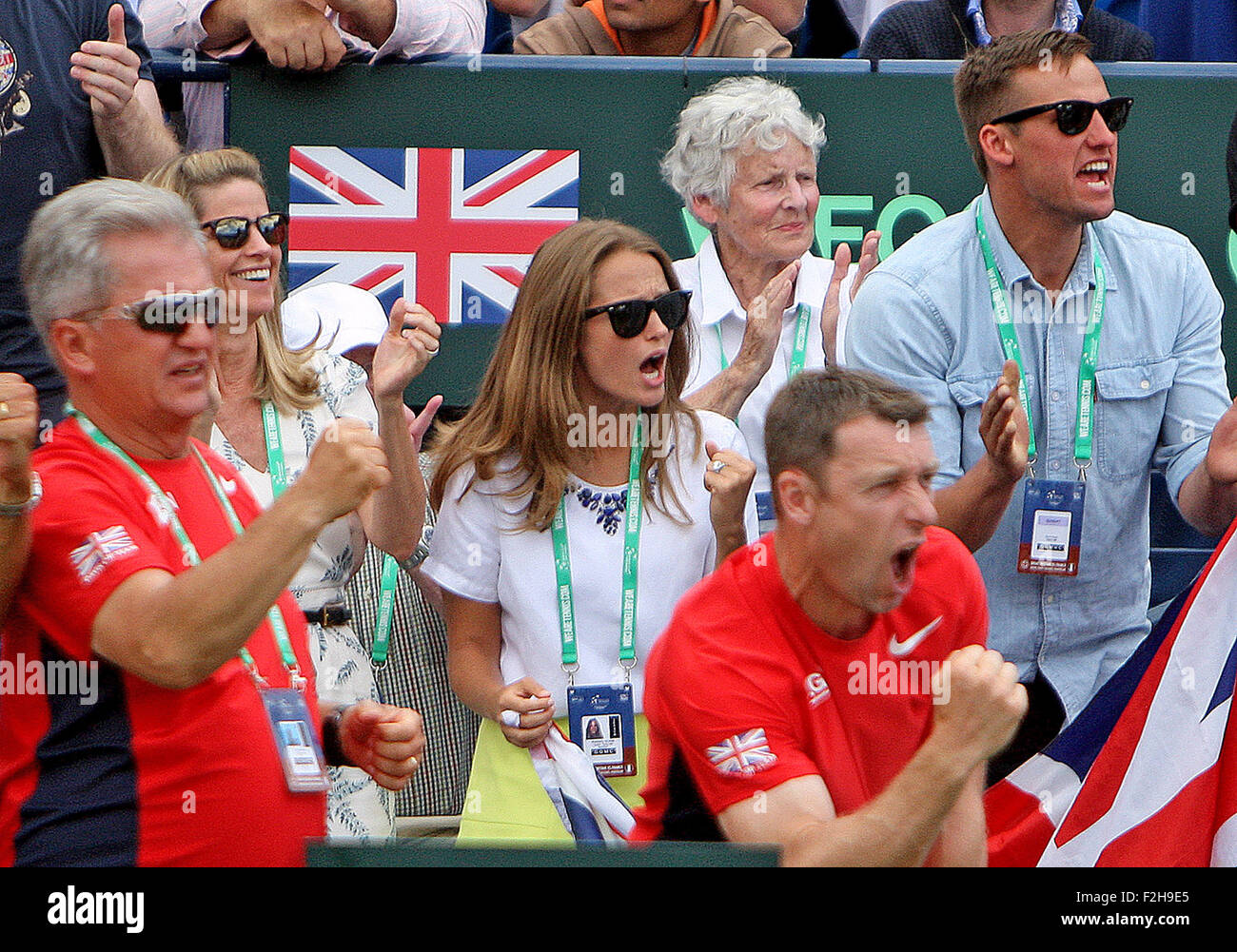 Kim Murray beobachten Mann Andy Muray im Davis Cup gegen Gilles Simon von Frankreich mit: Kim Murray, Kim Sears Where: London, Vereinigtes Königreich bei: 19. Juli 2015 Stockfoto