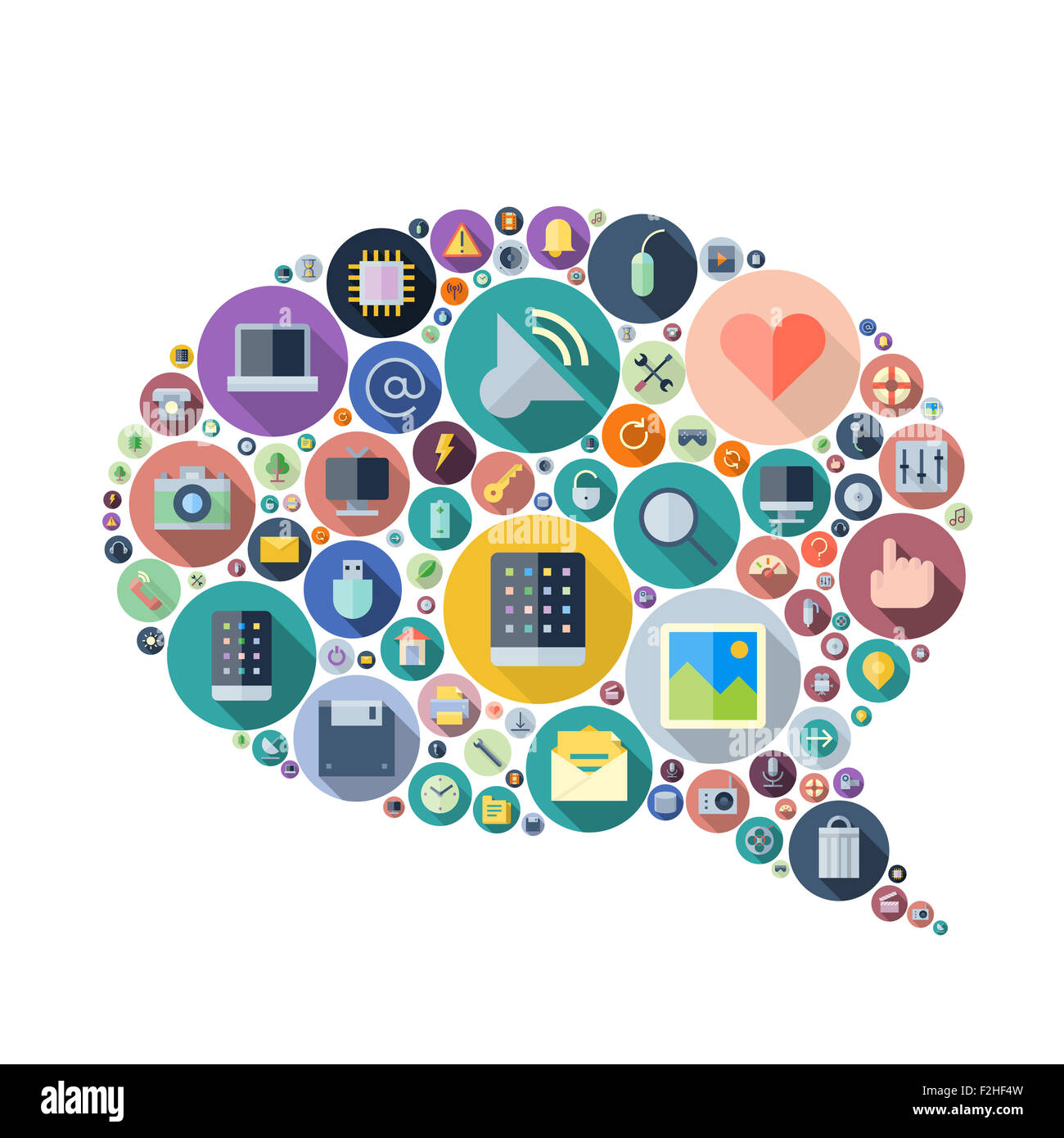 Symbole für Technologie und elektronischen Geräten in Rede Blase Form angeordnet. Stockfoto