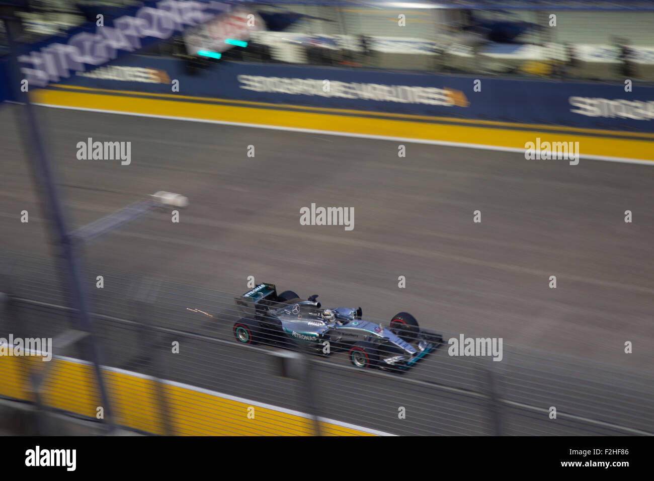Singapur – 19. September 2015: Briten Lewis Hamilton F1 Team Mercedes sich in das Loch direkt an die Singapore Street Circuit Formel 1 Qualifying Grand Prix Credit: Chung Jin Mac/Alamy Live News Stockfoto