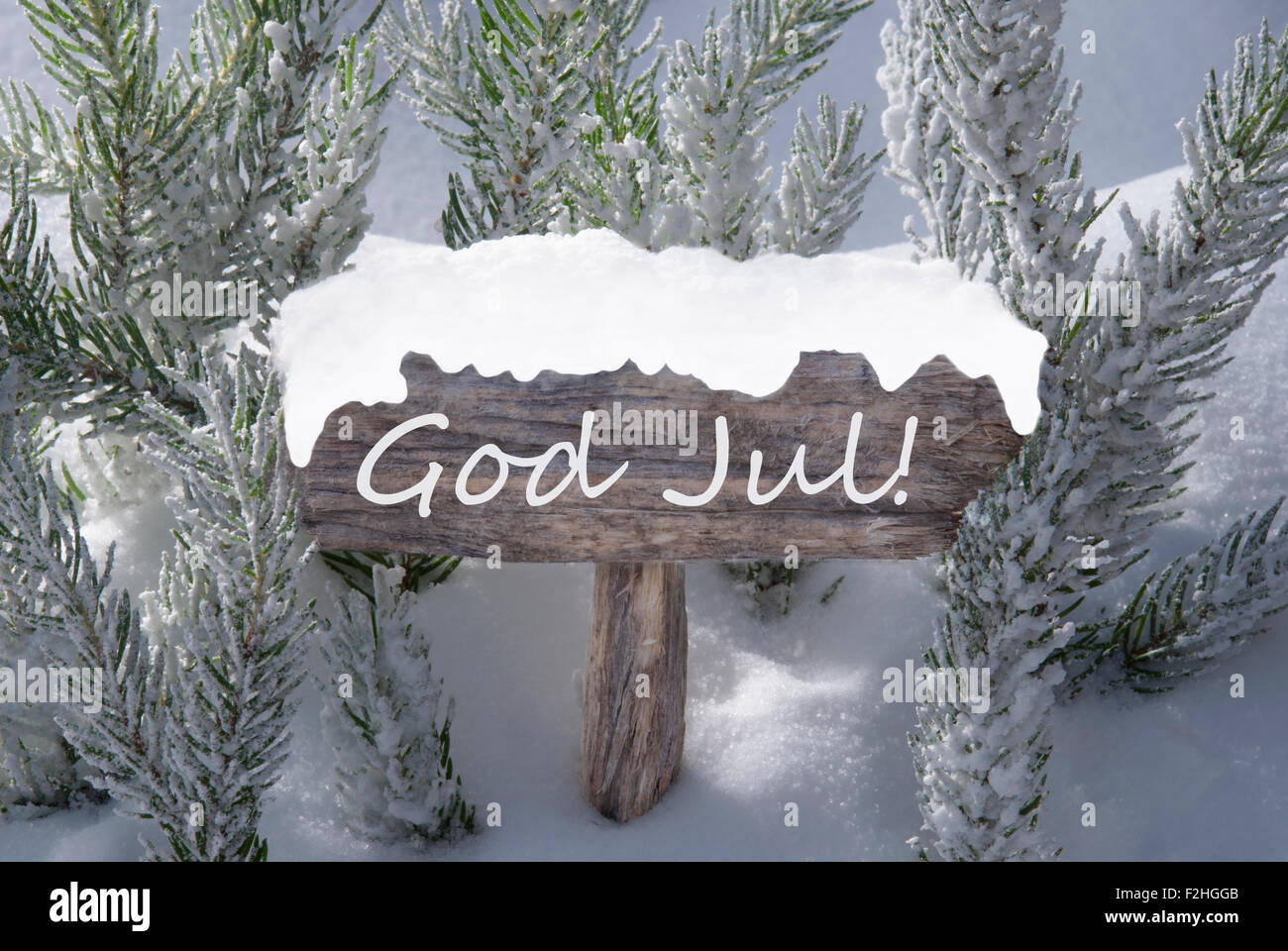 Schild Schnee Tanne Baum Gott Jul bedeutet Frohe Weihnachten Stockfoto
