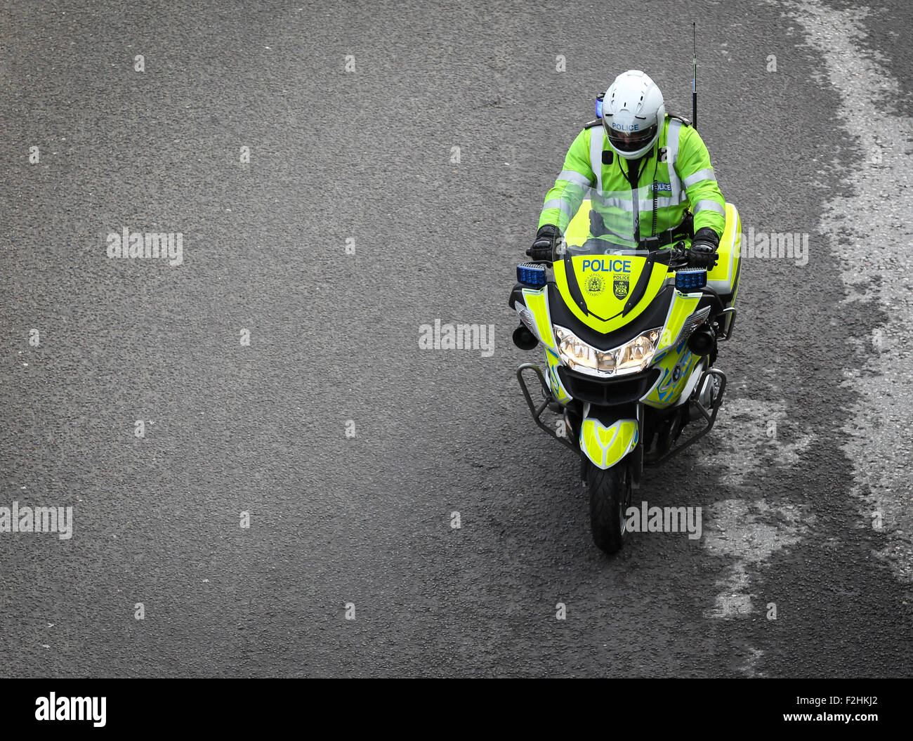 Motorrad Verkehr Polizist UK Stockfoto