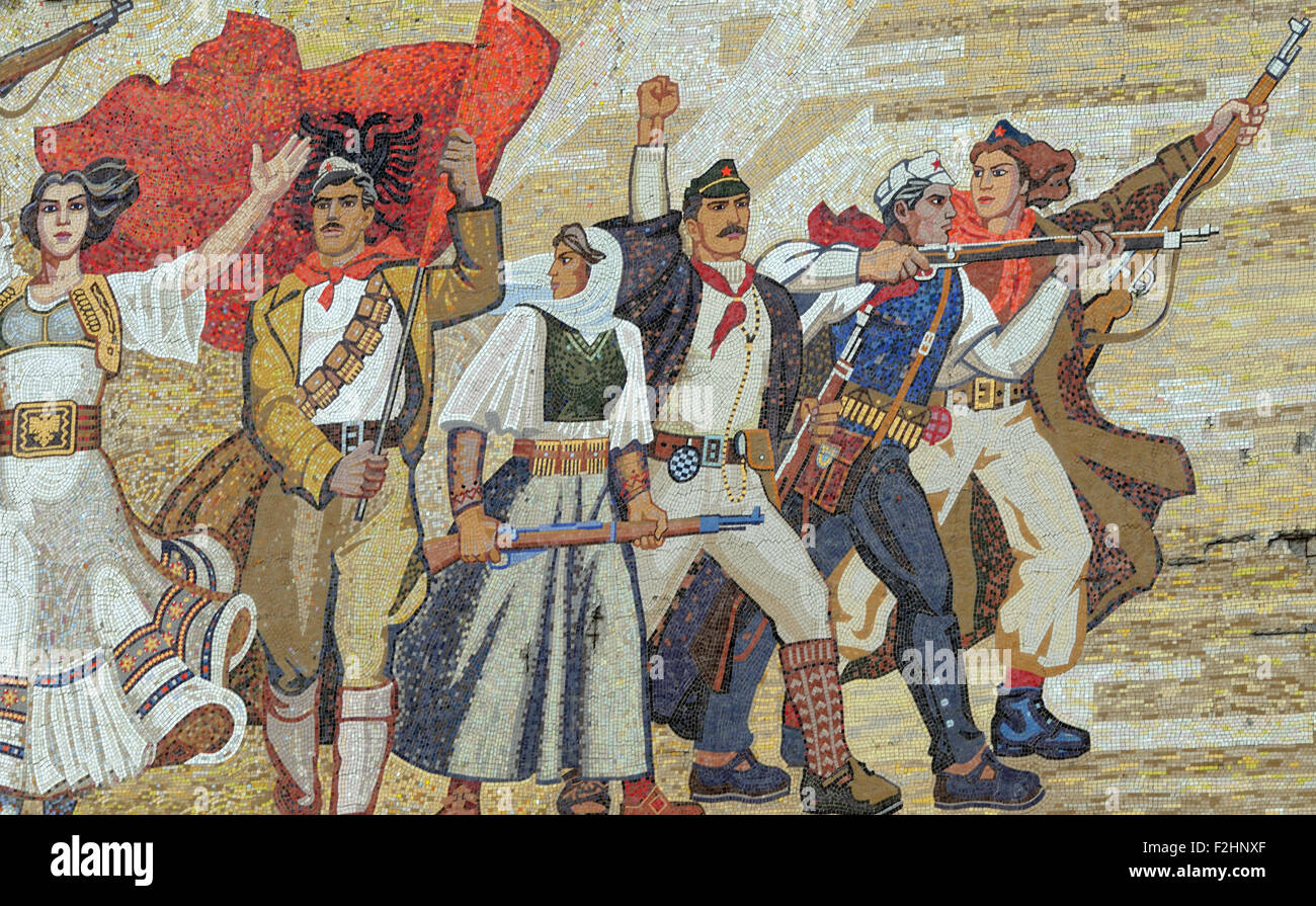 Die Albaner Mosaik auf der Vorderseite des albanischen National Historical Museum, Muzeu Historik Kombëtar in Tirana. Stockfoto