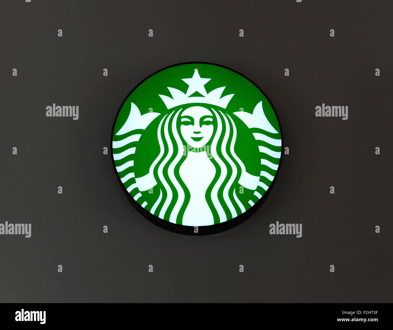 Bangkok, Thailand - 5. September: Starbucks-Logo vor der Cafeteria am 5. September 2015 Starbucks Marke ist beliebt Stockfoto