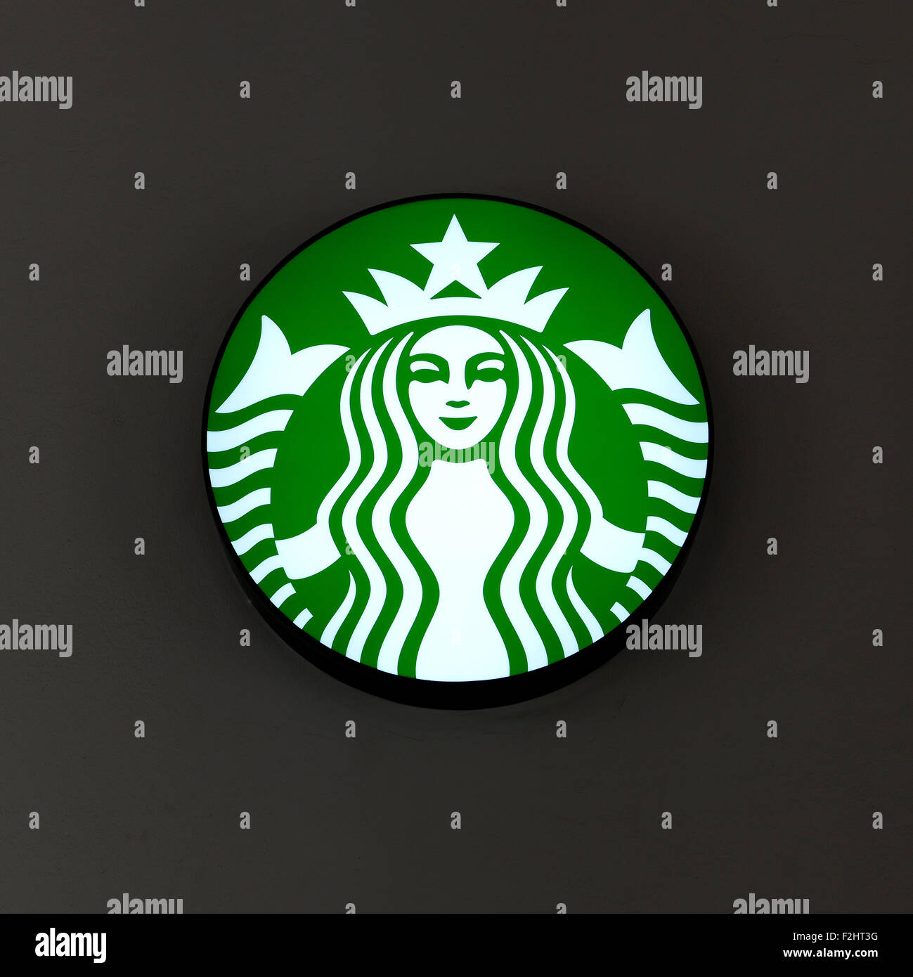 Bangkok, Thailand - 5. September: Starbucks-Logo vor der Cafeteria am 5. September 2015 Starbucks Marke ist beliebt Stockfoto