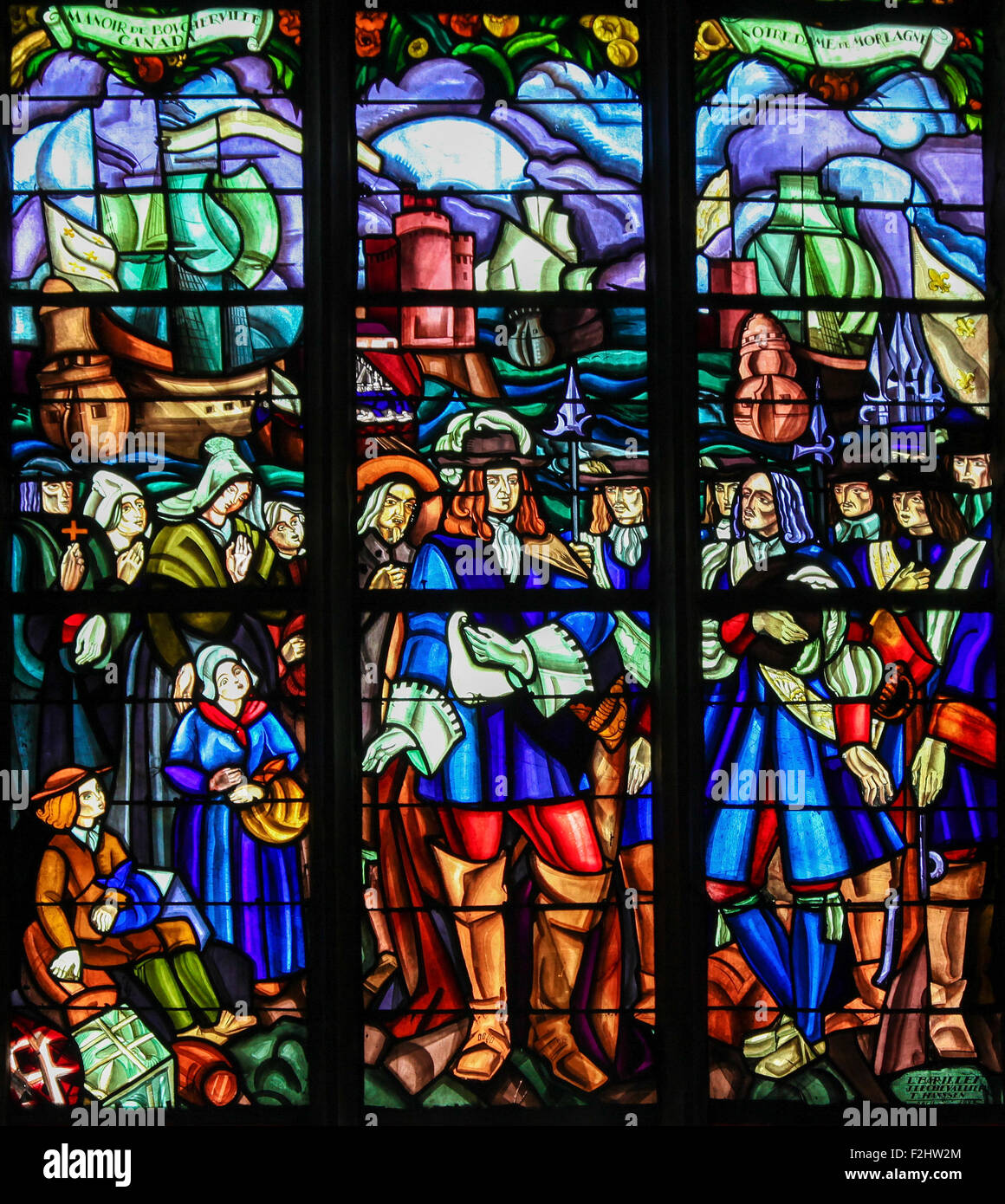 Glasmalerei mit der Abfahrt von Pierre Boucher in La Rochelle für Quebec (17. Jh.) in der Notre-Dame von Mortagne Stockfoto Glasmalerei mit der Abfahrt von Pierre Boucher in La Rochelle für Quebec (17. Jh.) in der Notre-Dame von Mortagne Stockfoto