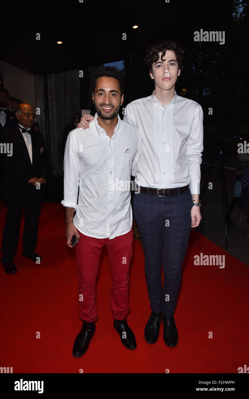 London, UK. 18. September 2015. Der Lehrling von Solomon Akhtar (L) besucht die 15. asiatischen Achievers Awards 2015 mit Grosvenor House Hotel, London. Bildnachweis: Siehe Li/Alamy Live News Stockfoto