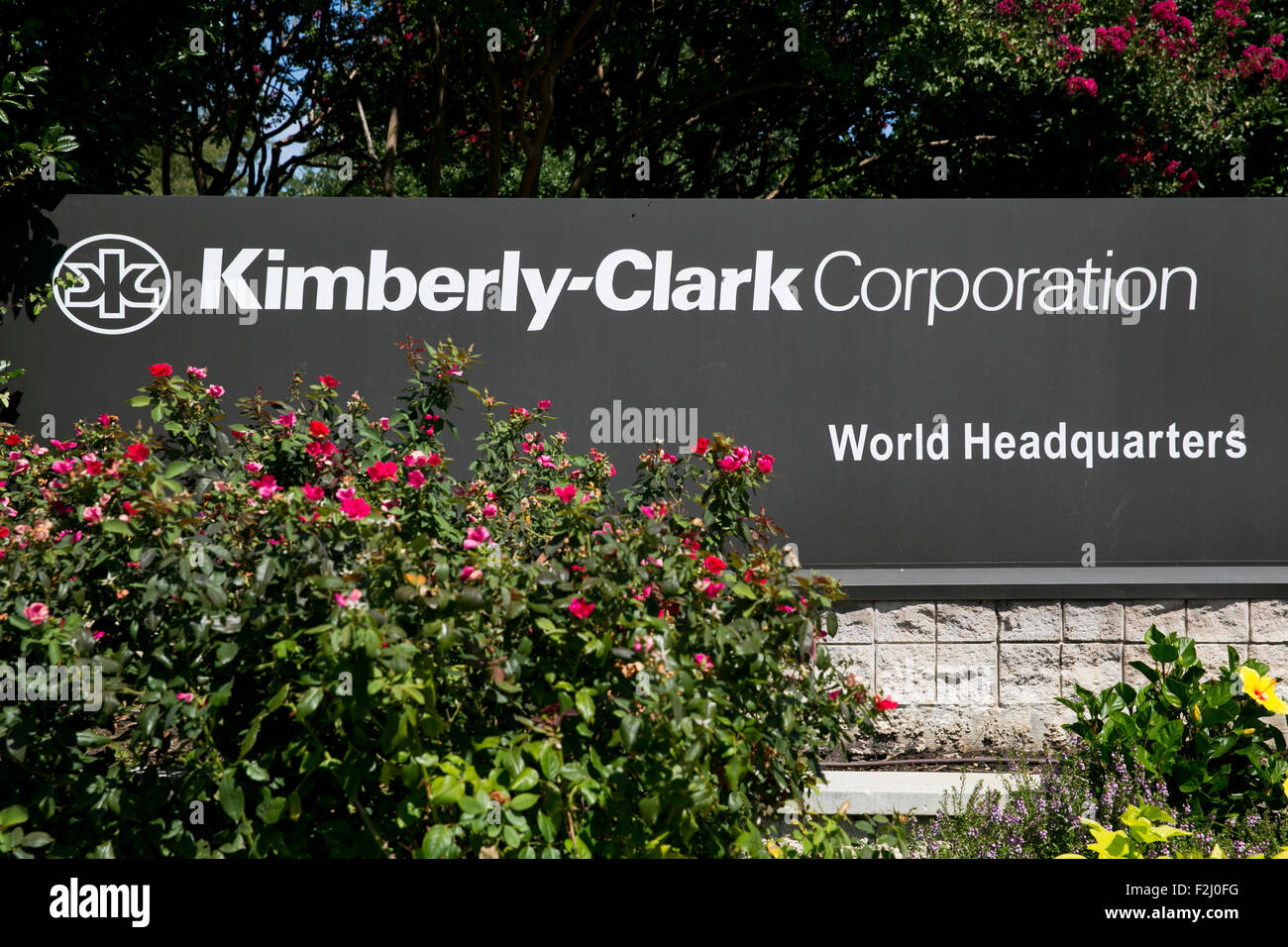 Ein Logo Zeichen außerhalb der Sitz der Kimberly-Clark Corporation in Irving, Texas am 13. September 2015. Stockfoto