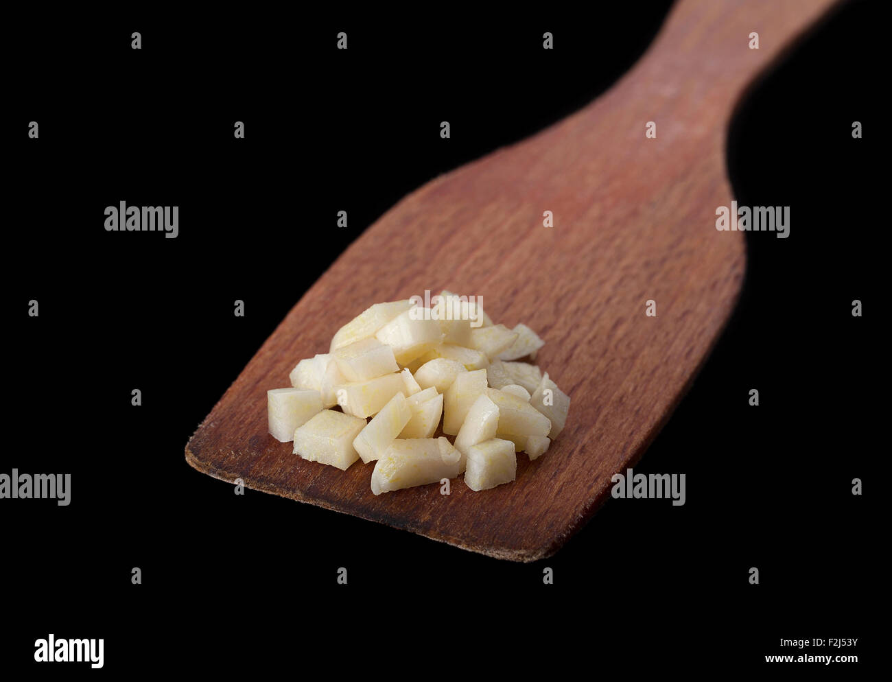 Gehackten Knoblauch Gemüse Closeup auf Holz Löffel Stockfoto