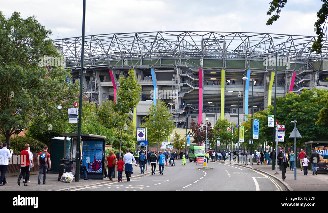 Rugby-Fans im Twickenham Stadion für das Eröffnungsspiel der WM 2015 Stockfoto