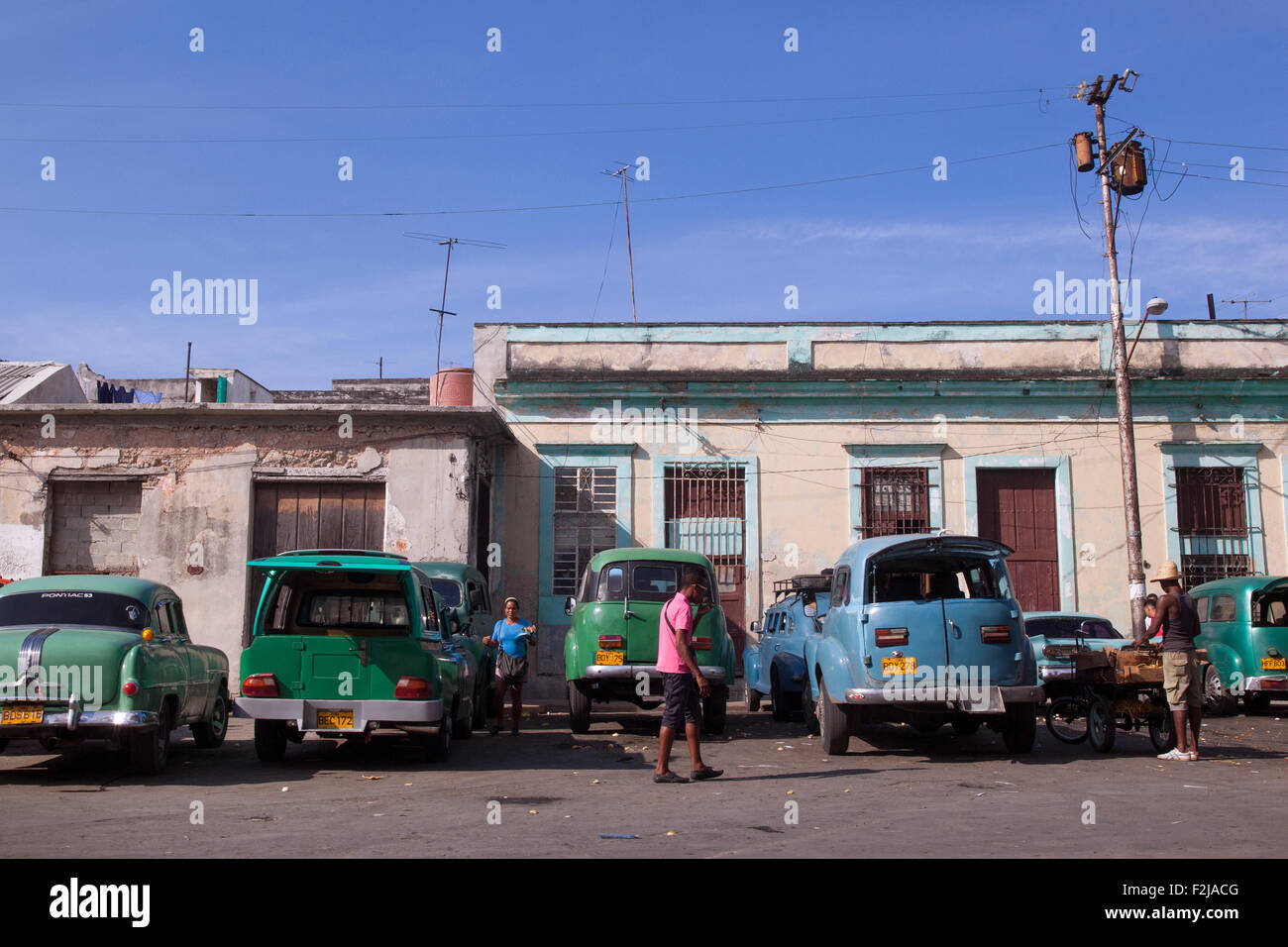 Alte Autos in Alt-Havanna, Kuba. Stockfoto