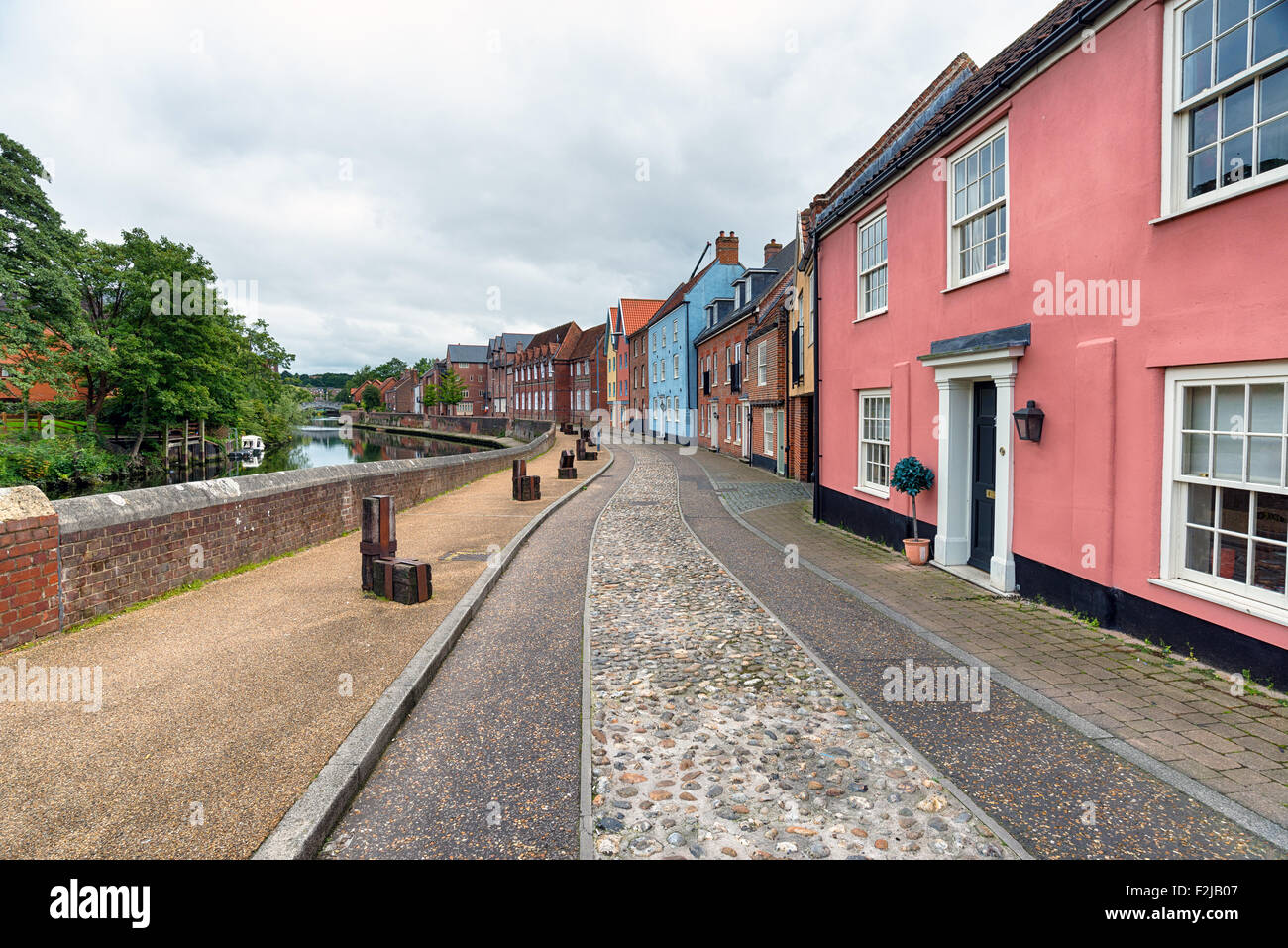 Hübsche Stadt Häuser mit Blick auf den Fluss Wensum in Norwich Stockfoto