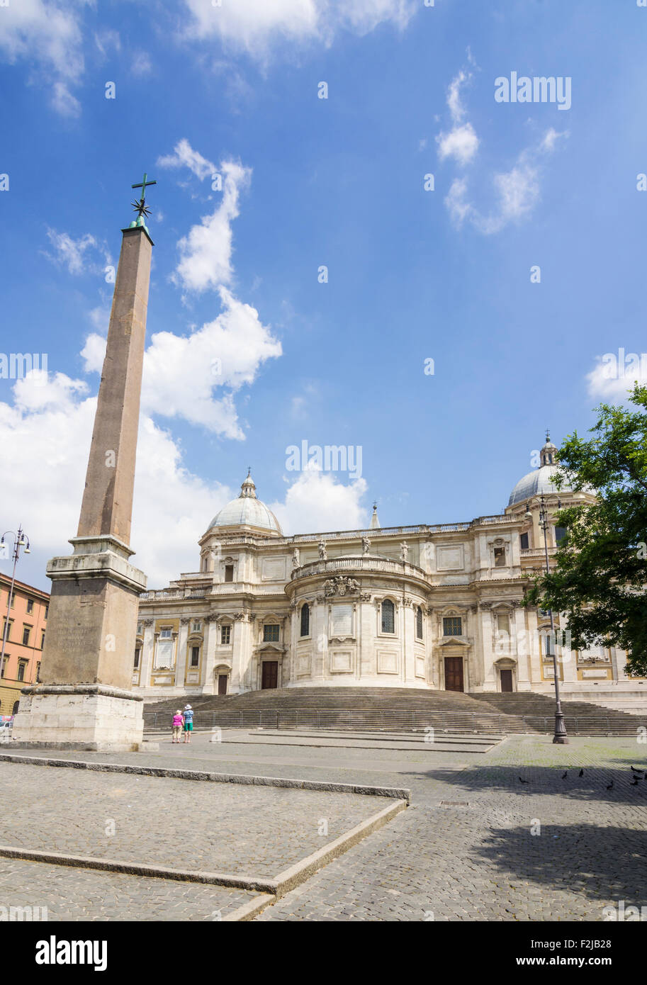 Blick auf die Basilica di Santa Maria Maggiore von Piazza Esquilino, Rom, Italien Stockfoto