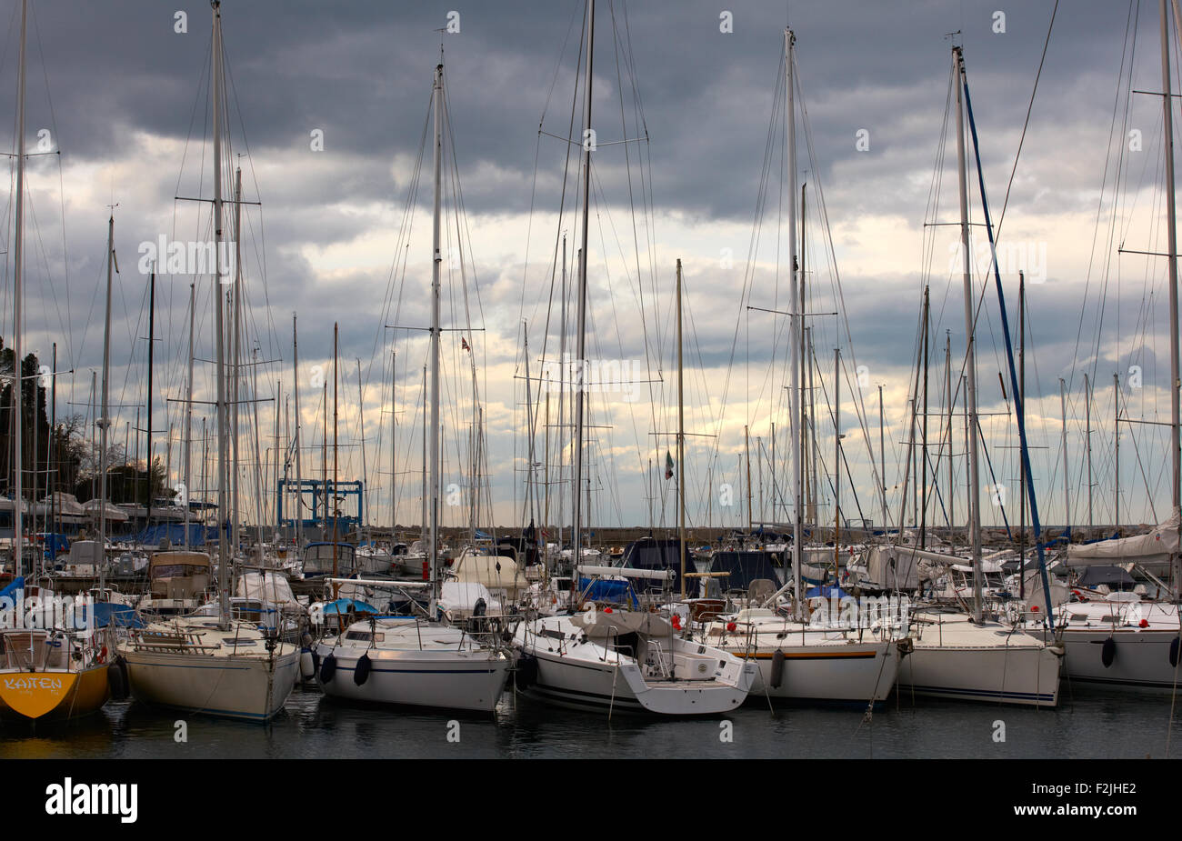 Viele Boote, in Grignano pier Stockfoto
