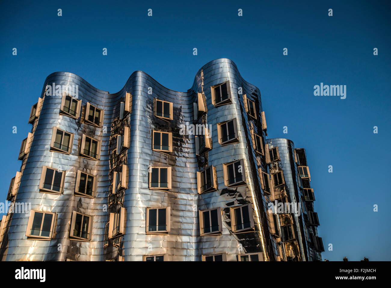 Gehry-Bauten in Medien Hafen von Düsseldorf, Nordrhein-Westfalen, Deutschland, Nordeuropa Stockfoto