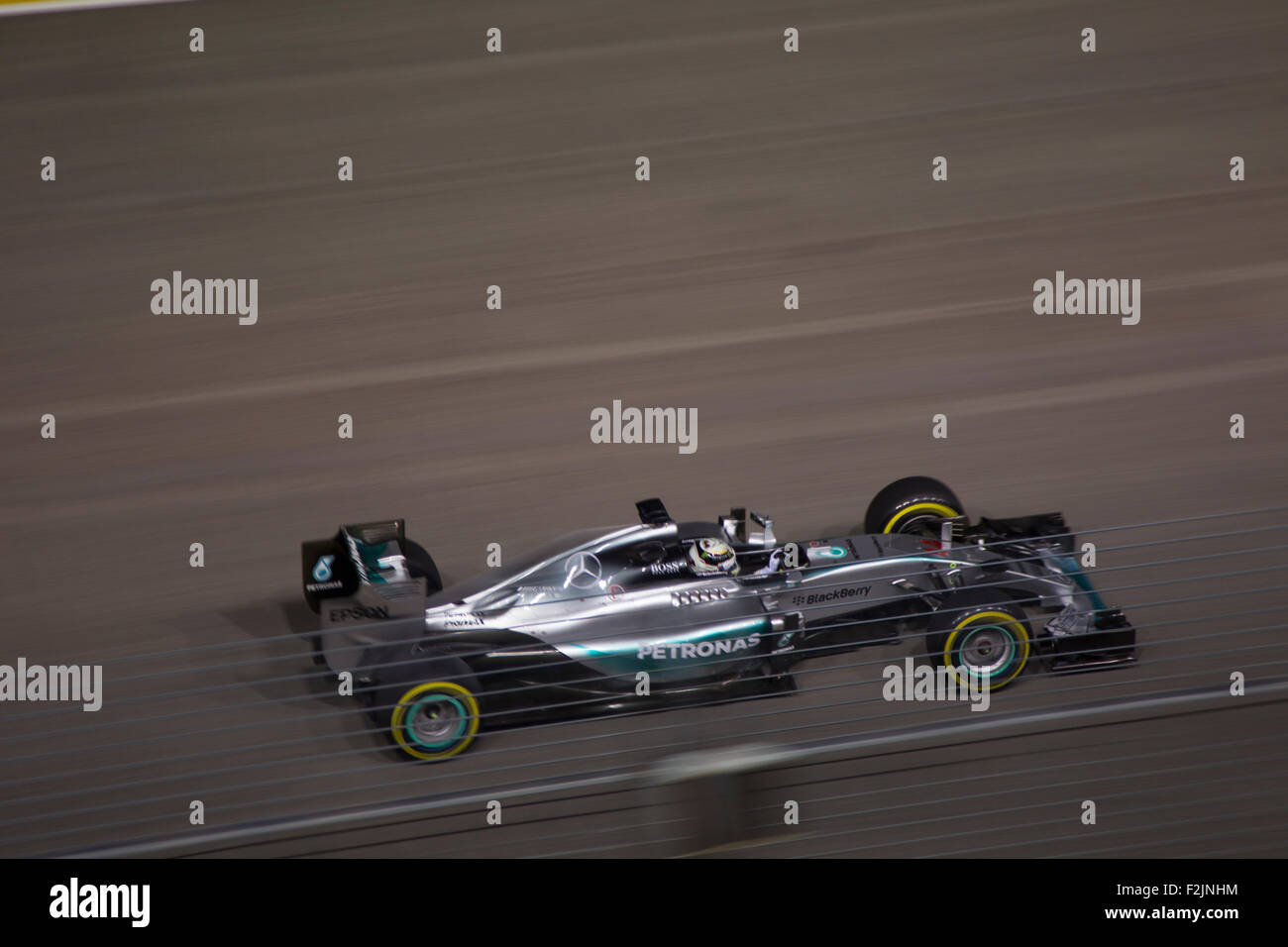 Singapur. 20. September 2015. Lewis Hamilton von Team Mercedes AMG sich in das Loch direkt am Singapore Street Circuit Formel 1 Grand Prix Credit: Chung Jin Mac/Alamy Live News Stockfoto