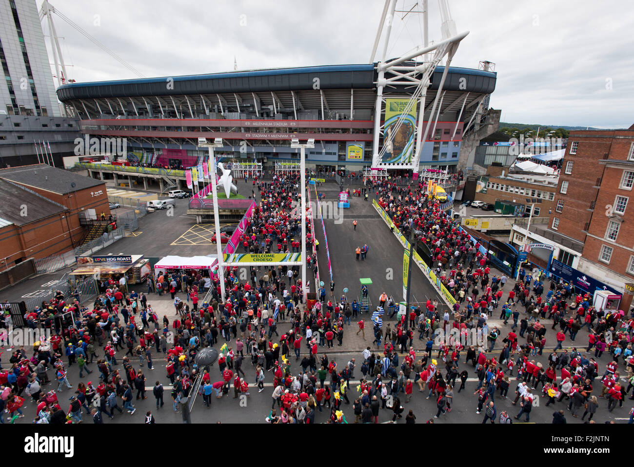 Einen Überblick über das Fürstentum Stadion, ehemals das Millennium Stadium in Cardiff, Südwales, an einem Spieltag. Stockfoto