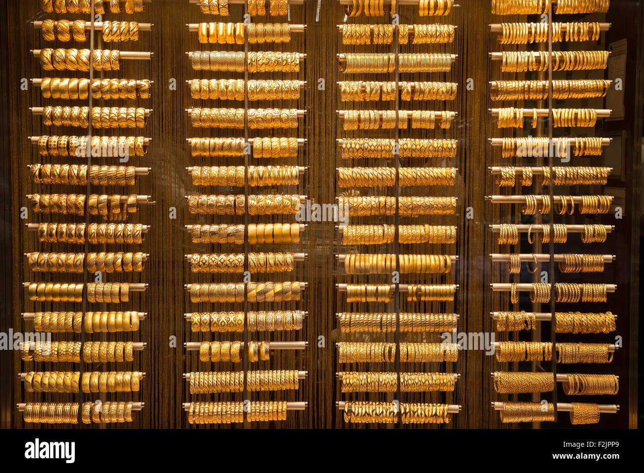 Goldarmband Schaufenster in der Nähe von Grand Basar Stockfoto