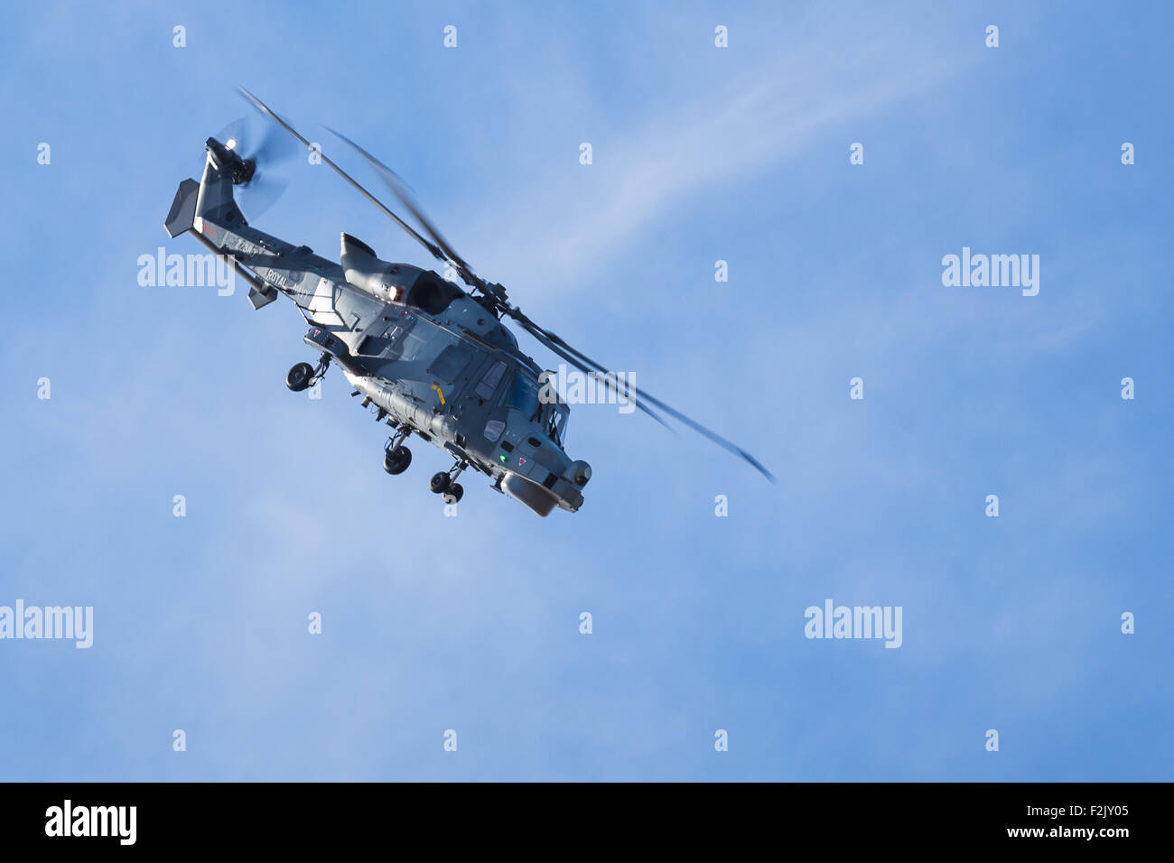 Royal Navy Wildcat HMA.2 nach unten am Strand. Stockfoto