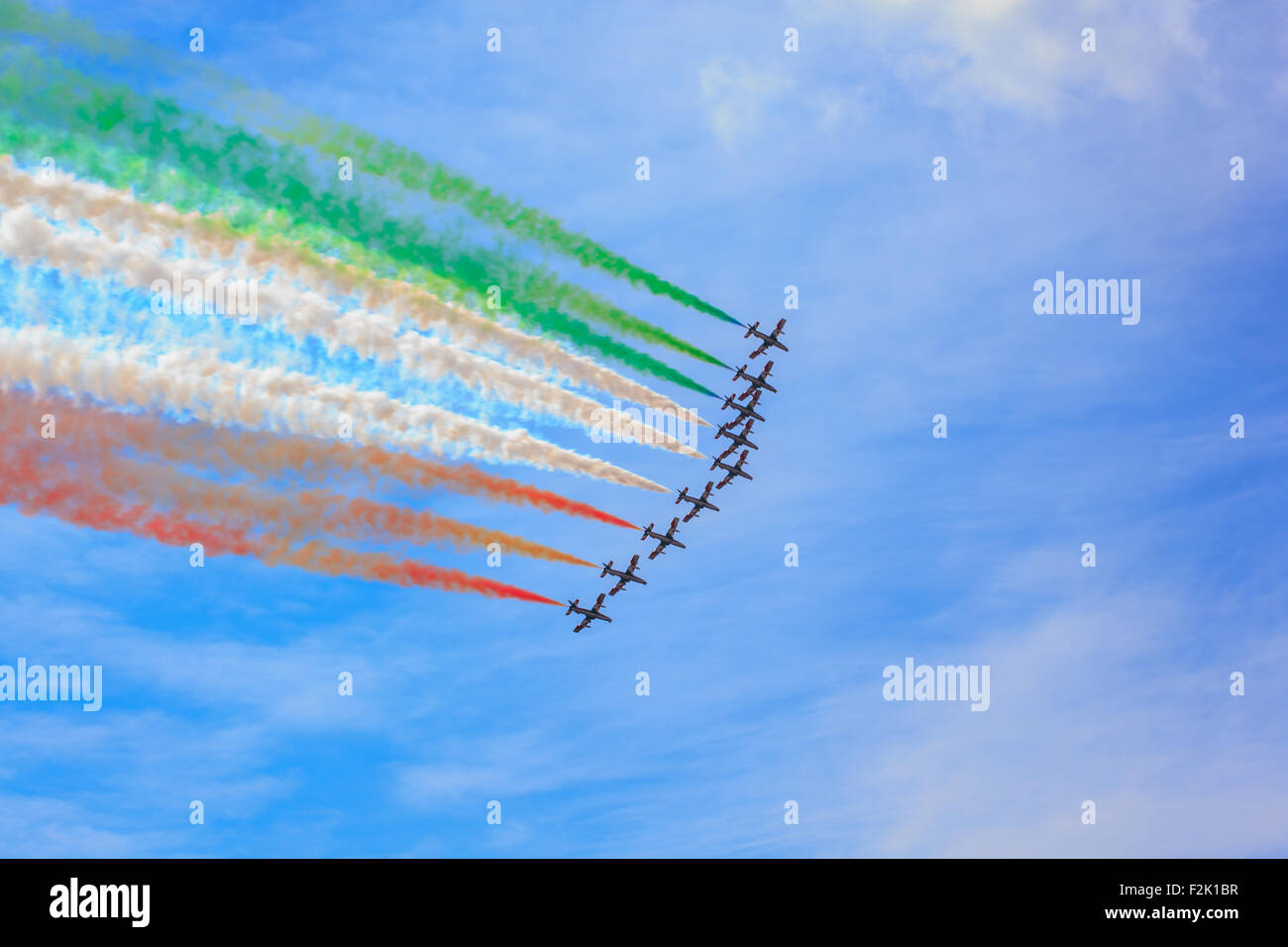 Triest, Italien - 01. Juni: Anzeigen der italienischen Militärflugzeug Frecce Tricolore "Trikolore Pfeile" in Akrobatik am 01. Juni genannt, Stockfoto