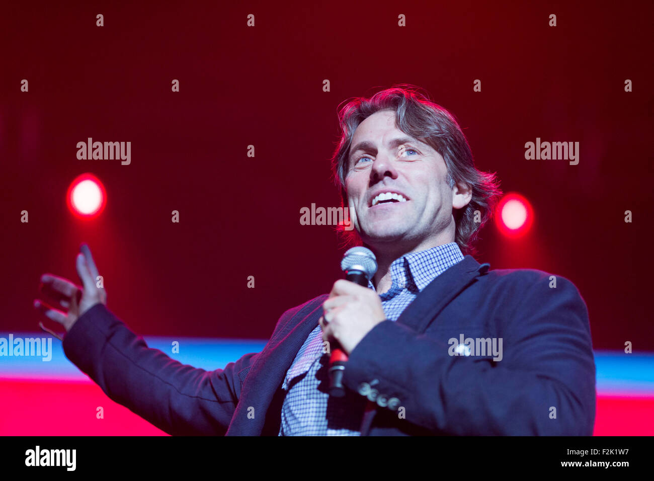 19.09.15 mit lieben Grüßen von Liverpool Konzert. John Bishop Stockfoto
