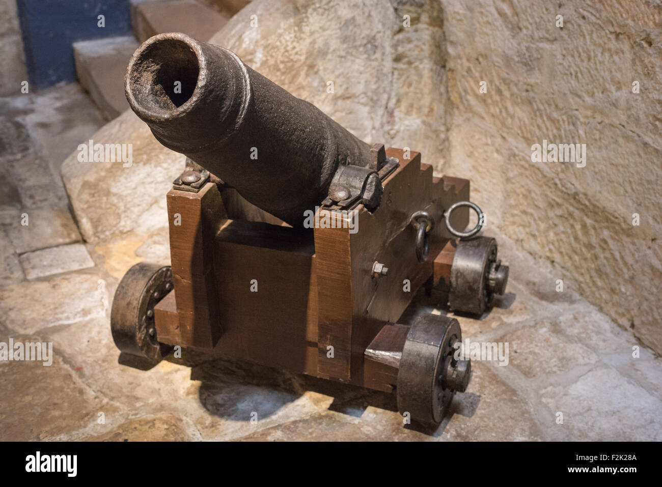 Alten Canon in einem spanischen Schloss in San Sebastian, Donostia Stockfoto