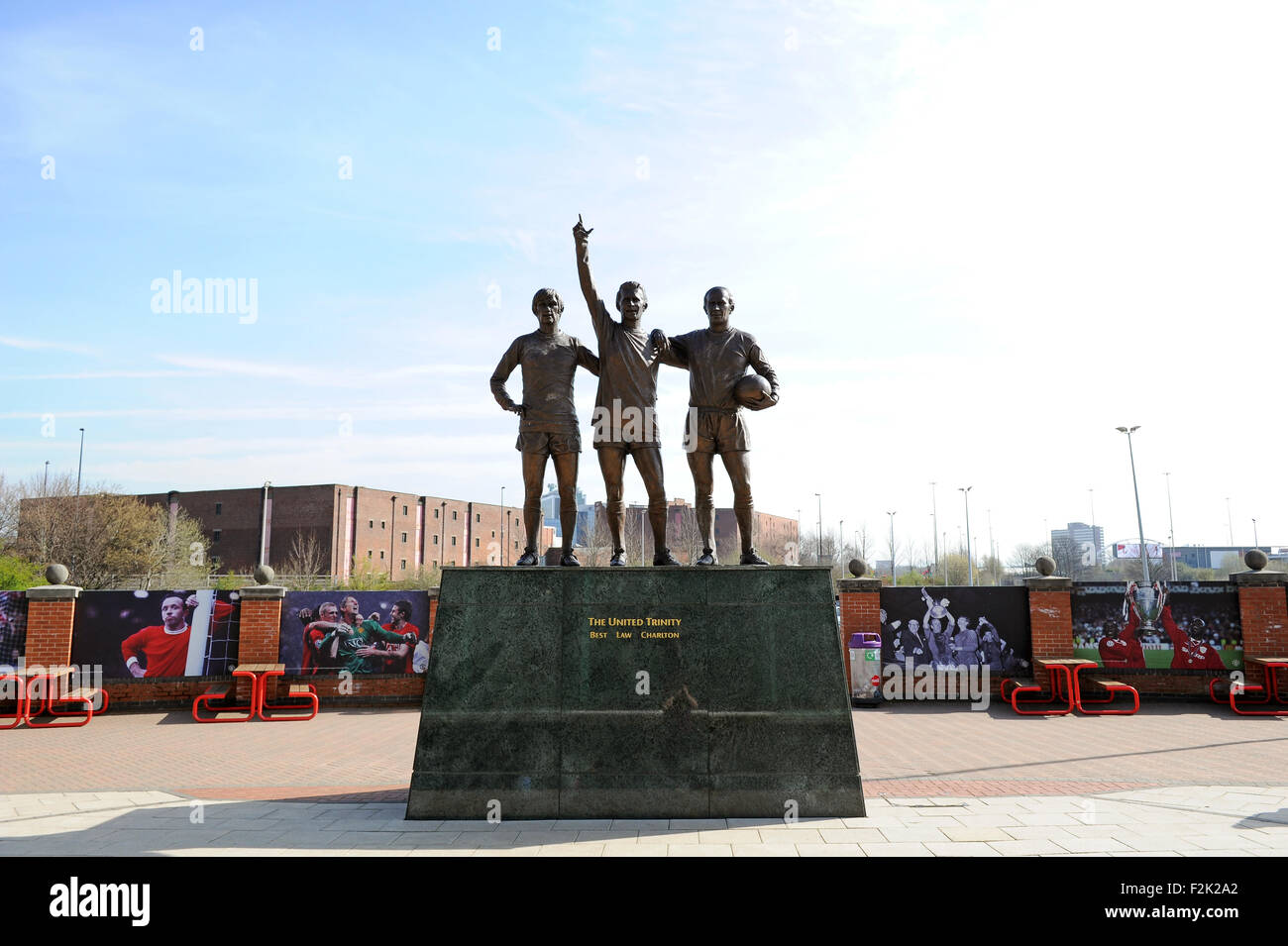 Die vereinte Trinität außerhalb Manchester United Football Club Stadion Old Trafford, Manchester Stockfoto