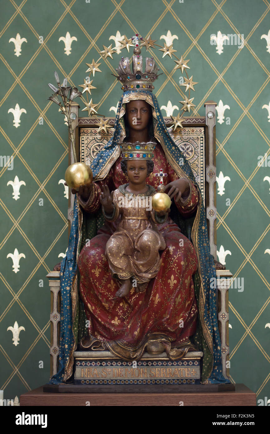 Madonna von Montserrat auch bekannt als die schwarze Madonna (1635) in der Kirche der Heiligen Jungfrau Maria und die slawischen Heiligen des Klosters Emmaus (Na Slovanech) in Prag, Tschechien. Die Statue wurde nach Prag von Benediktiner-Mönche aus dem Kloster Montserrat in der Nähe von Barcelona, Spanien, im Jahre 1635 verlegt. Wenn die Kirche im Februar 1945, die Statue bombardiert wurde, als ob durch ein Wunder nicht beschädigt wurde. Stockfoto