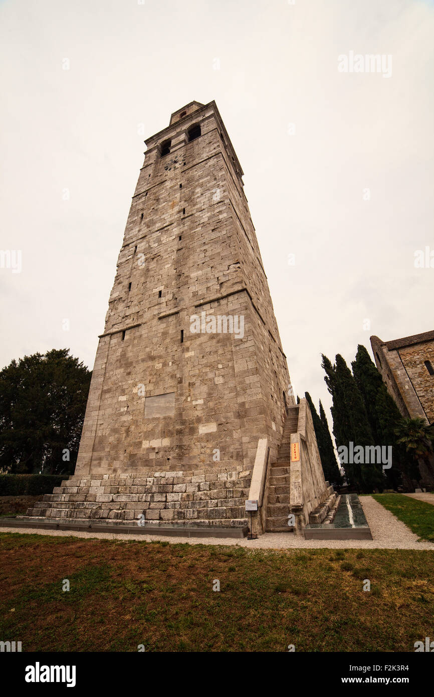 Blick auf den Glockenturm in Aquileia, Italien Stockfoto