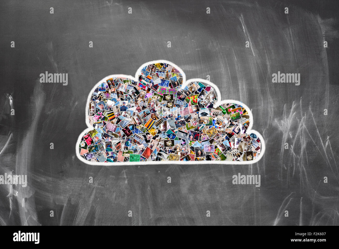 Cloud-computing-Konzept. Viele Fotos in einer Wolke auf Tafel Stockfoto Cloud-computing-Konzept. Viele Fotos in einer Wolke auf Tafel Stockfoto