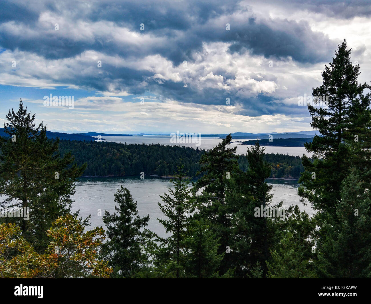 Blick über das Wasser von den Gulf Islands in British Columbia, Kanada. Stockfoto
