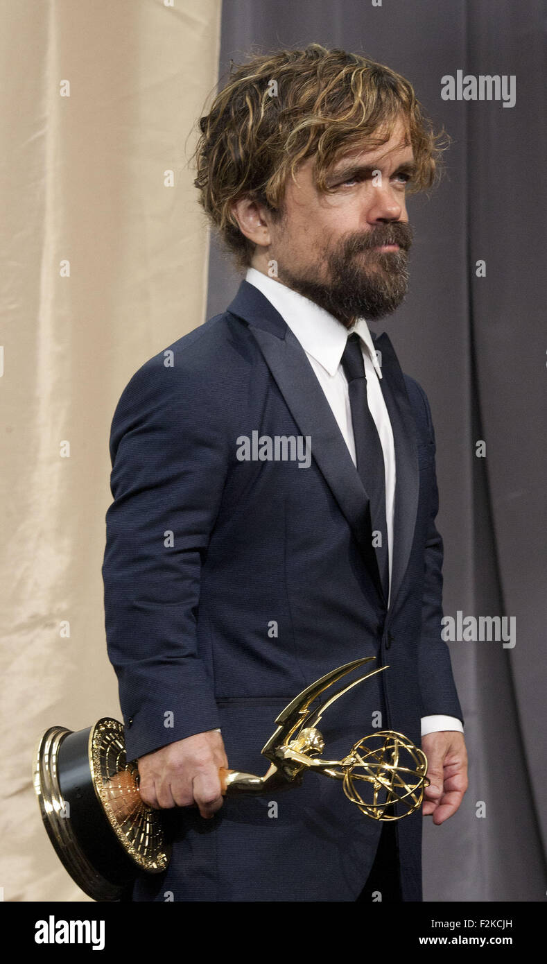 Los Angeles, Kalifornien, USA. 20. September 2015. Schauspieler Peter Dinklage posiert im Presseraum auf der 67. Annual Primetime Emmy Awards am Microsoft-Theater am 20. September 2015 in Los Angeles, Kalifornien. Bildnachweis: Armando Arorizo/Prensa Internacional/ZUMA Draht/Alamy Live News Stockfoto