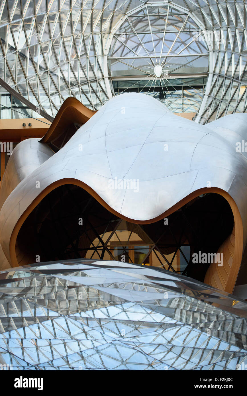 Berlin. Deutschland. Pariser Platz, DZ Bank innen vom Architekten Frank Gehry. (ehemals DG-Bank) Stockfoto