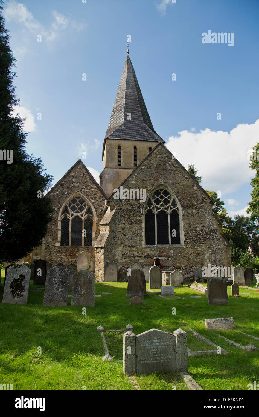 St James' Shere Kirche in dem mittelalterlichen Dorf Shere in der Nähe von Guldford Surrey Stockfoto