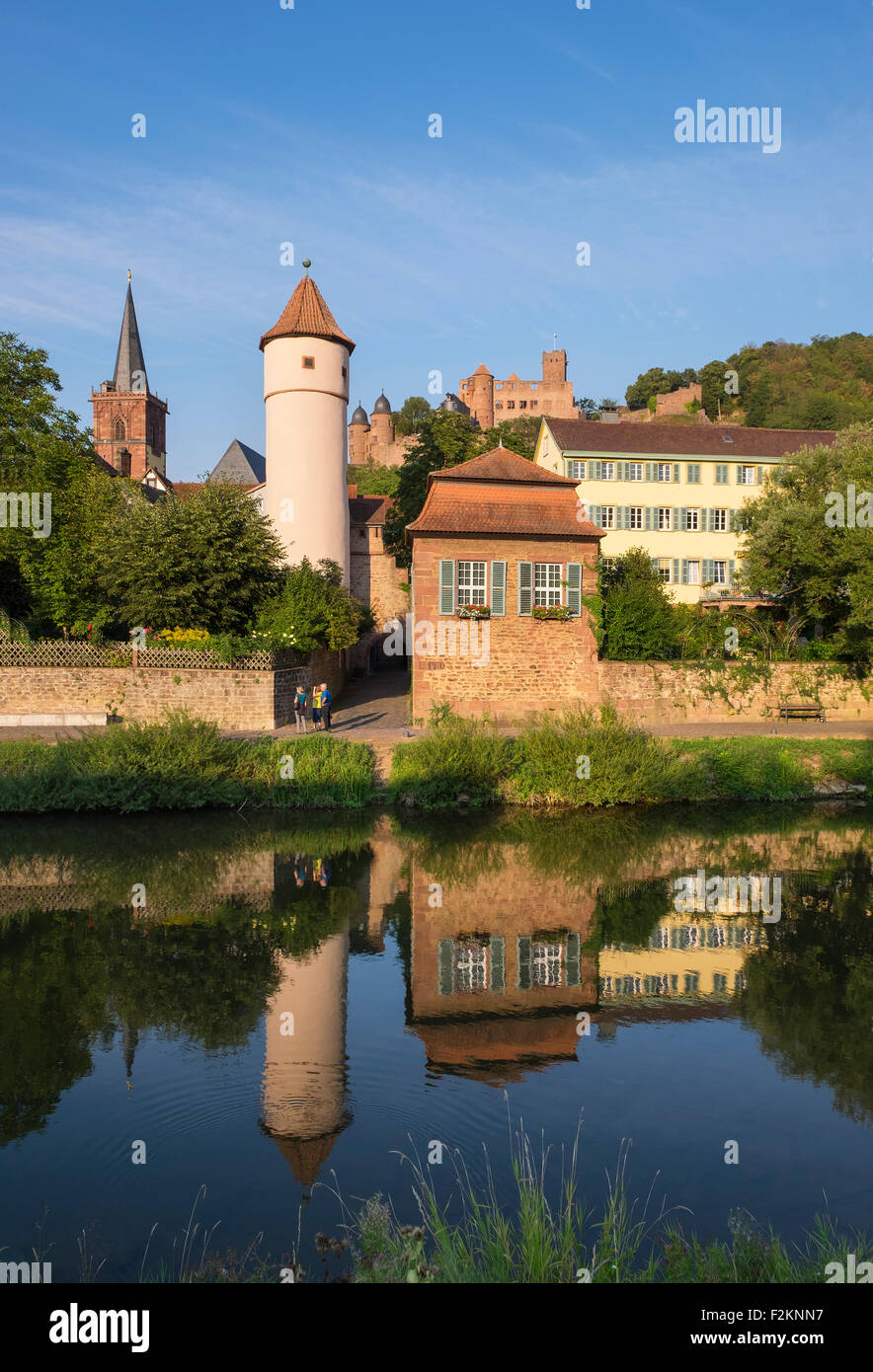 Fluss Tauber, Kittsteintor, roten Turm, Stadtkirche und Burg Ruinen, Wertheim, Baden-Württemberg, Deutschland Stockfoto